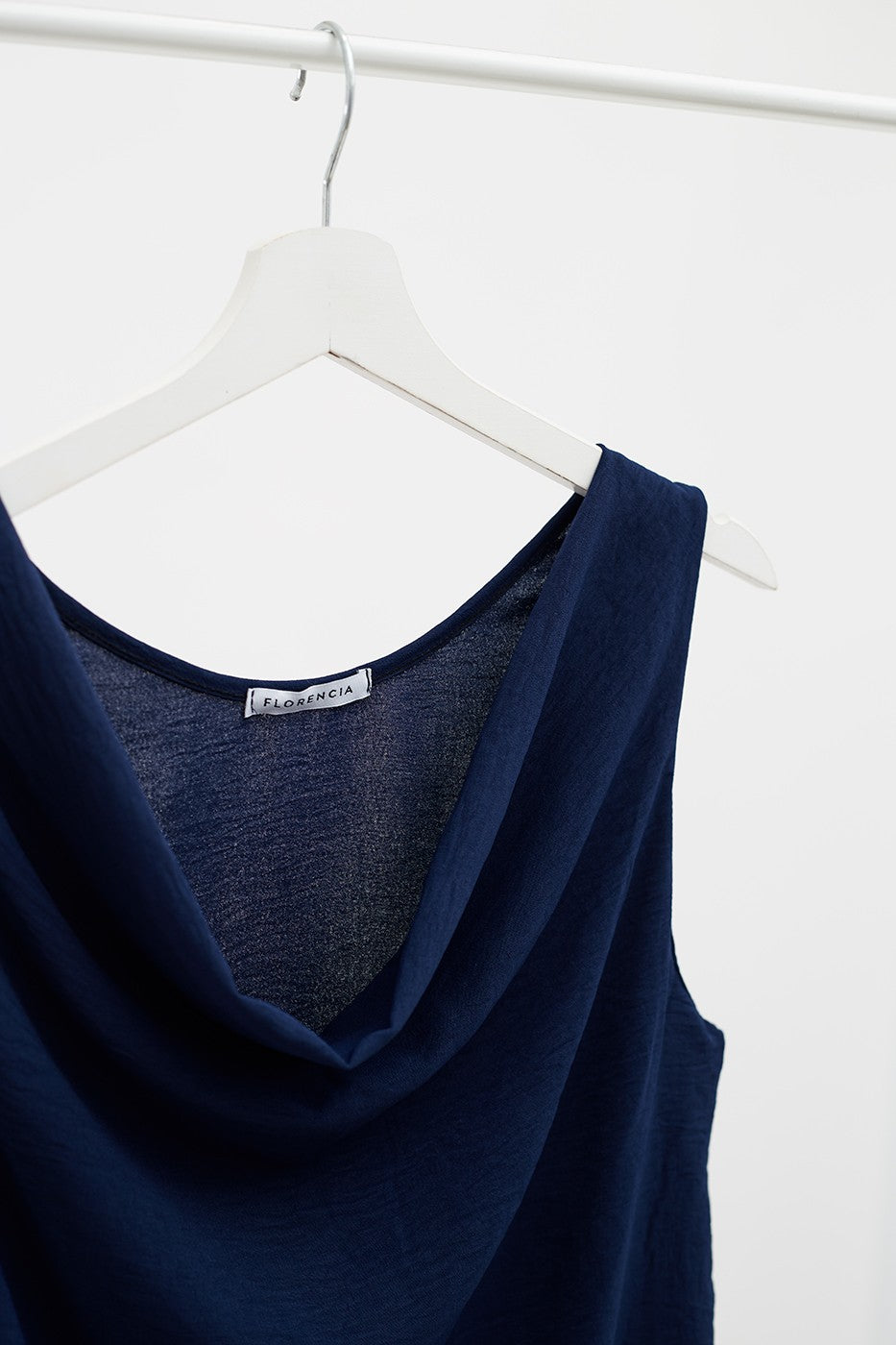 Top fluido cuello drapeado