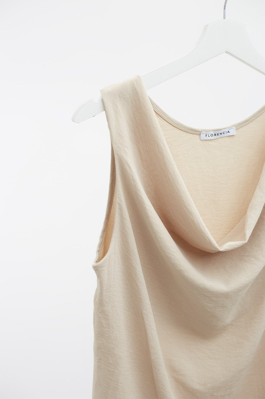 Top fluido cuello drapeado