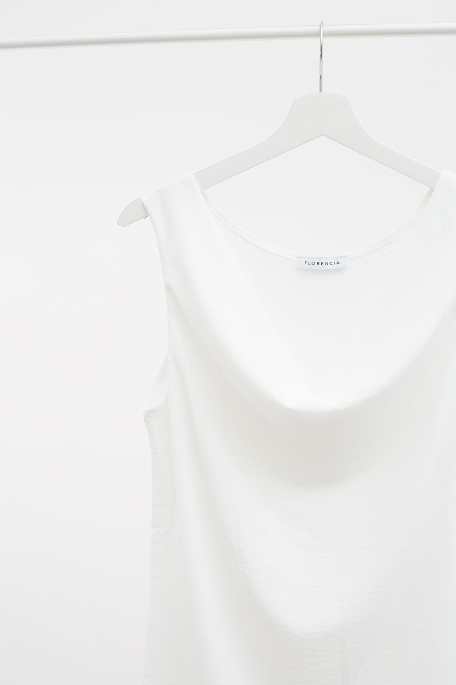 Top fluido cuello drapeado