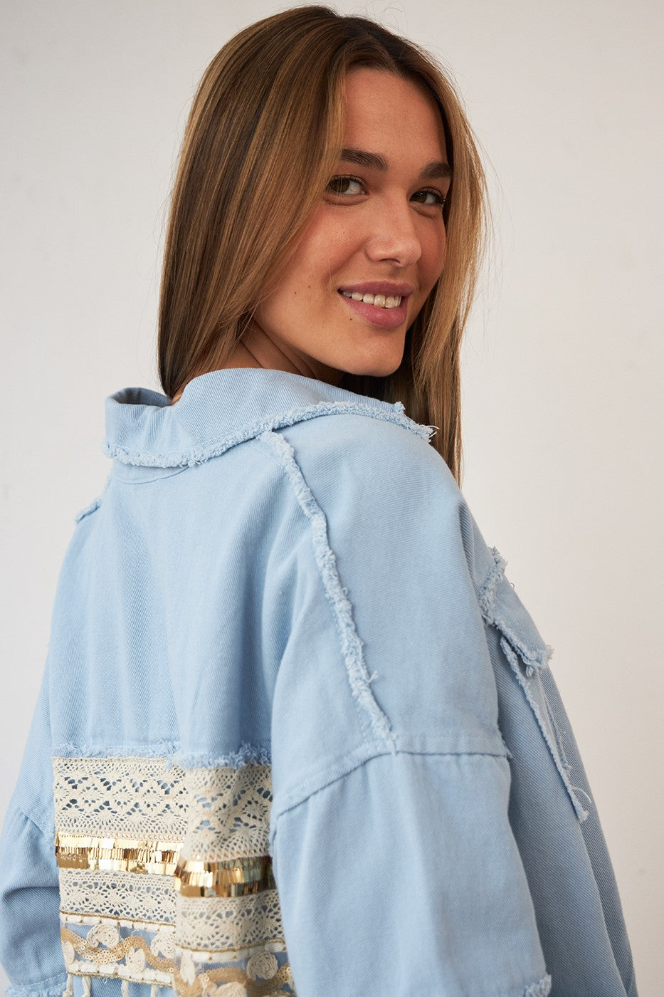 Sobrecamisa denim pasamanería