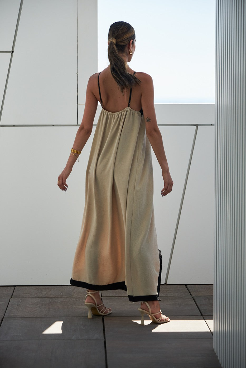 Vestido tirantes contraste
