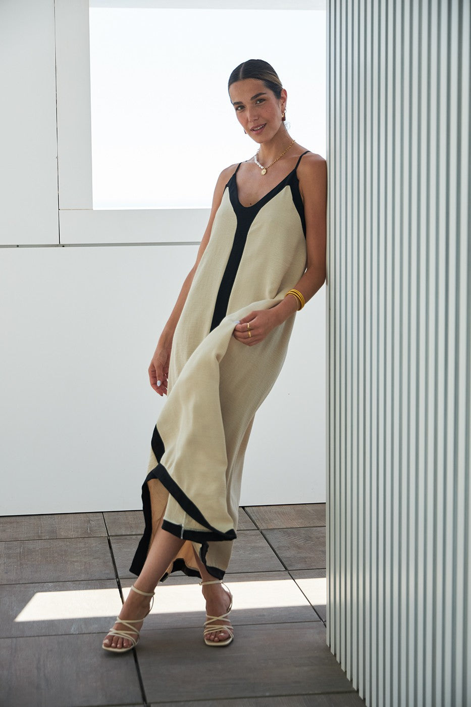 Vestido tirantes contraste