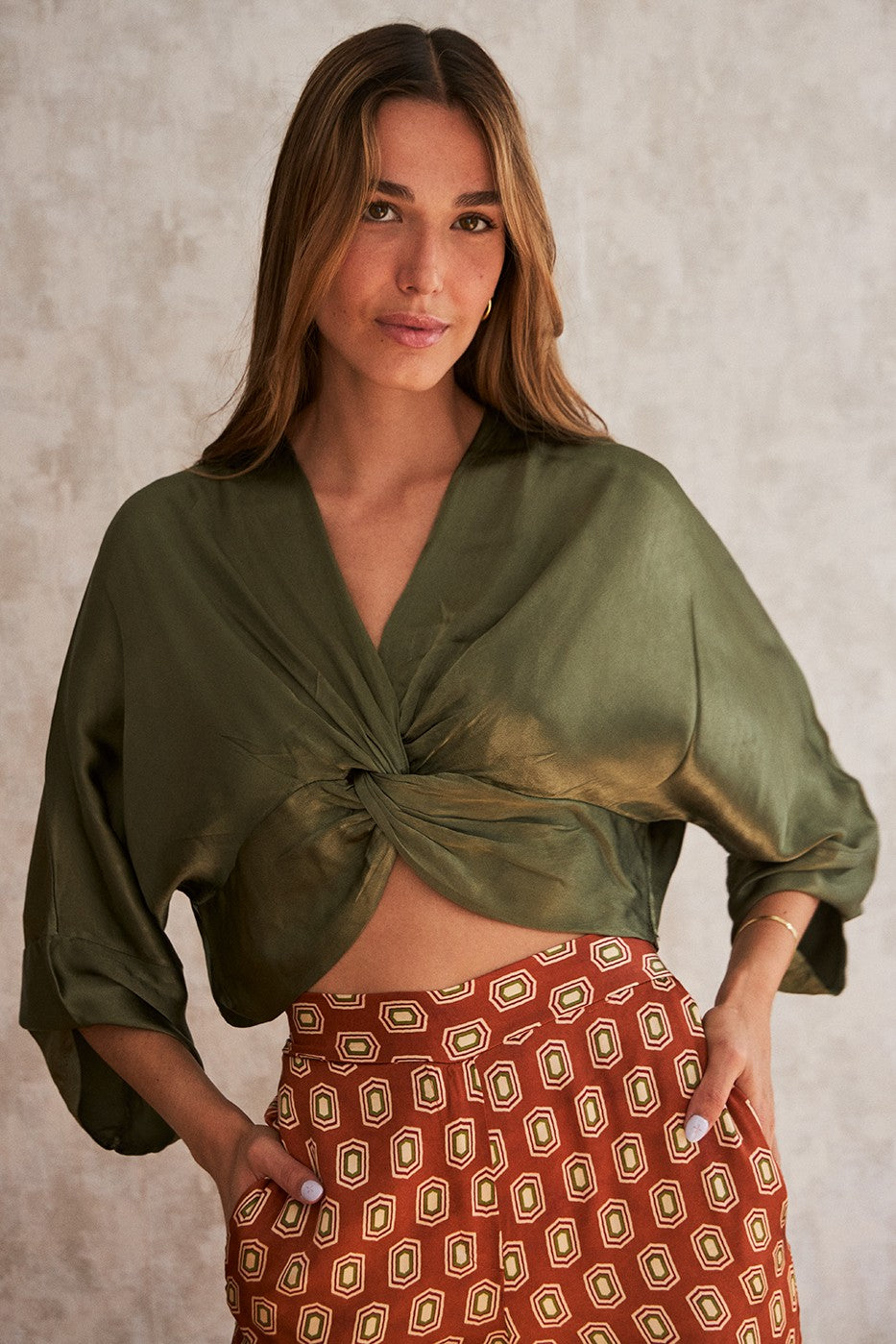 Blusa satinada cruzada