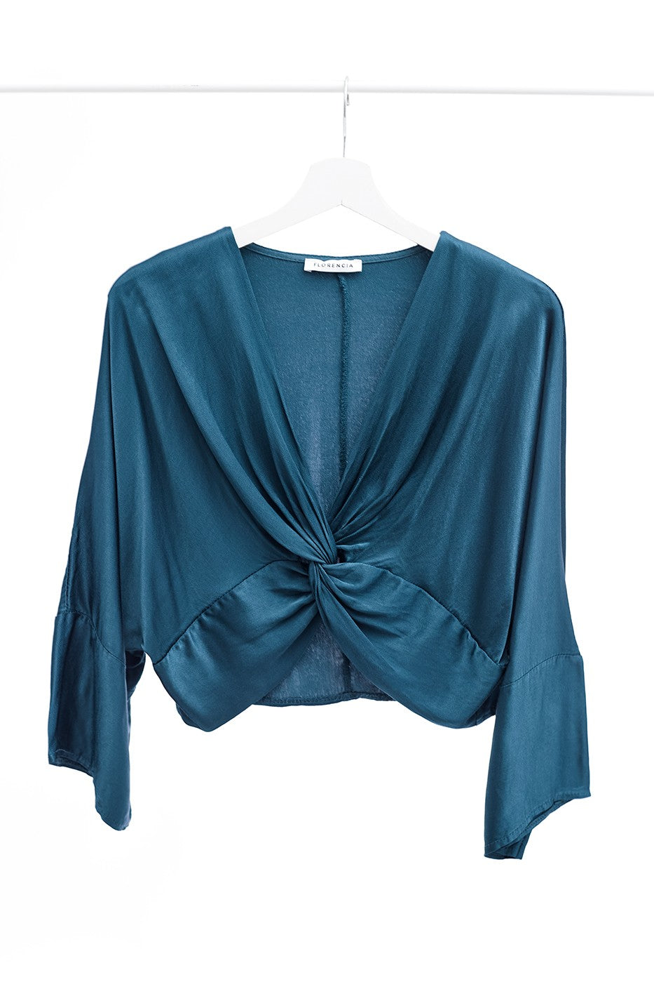 Blusa satinada cruzada