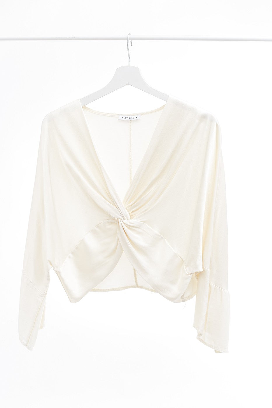 Blusa satinada cruzada