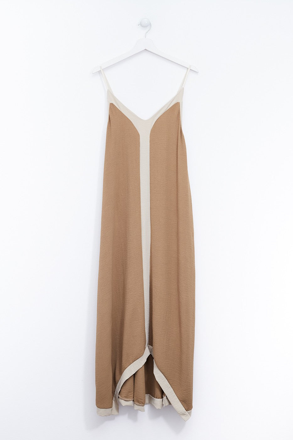 Vestido tirantes contraste