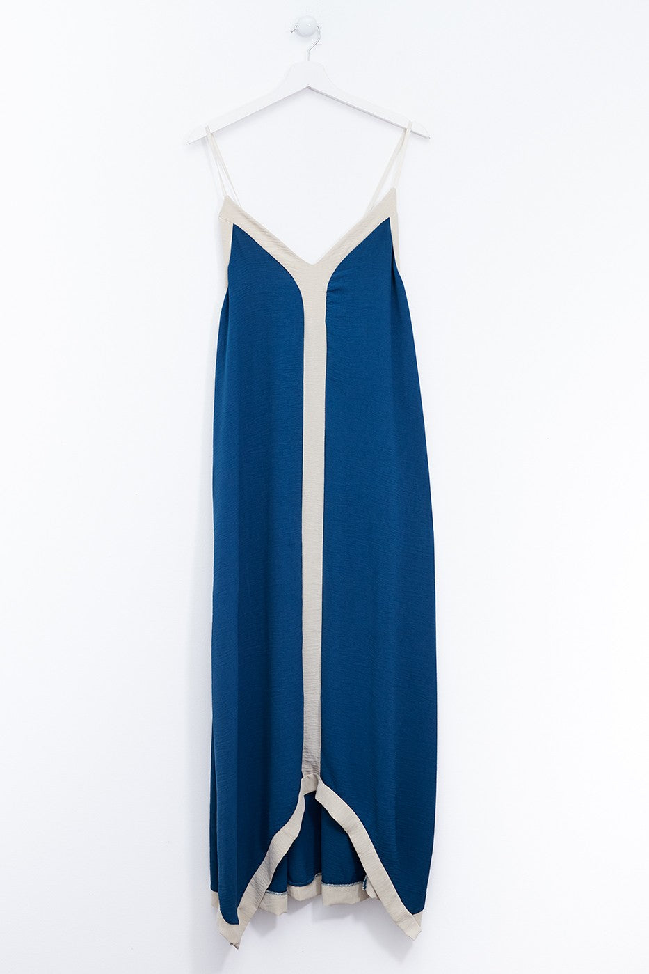 Vestido tirantes contraste