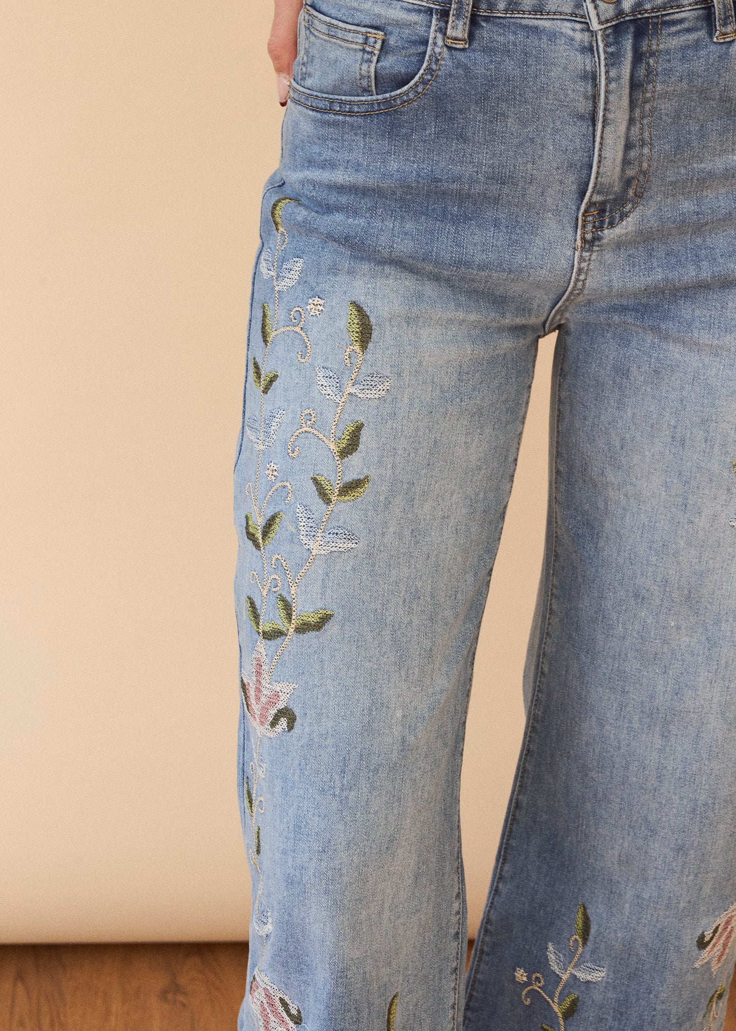Jeans rectos bordados