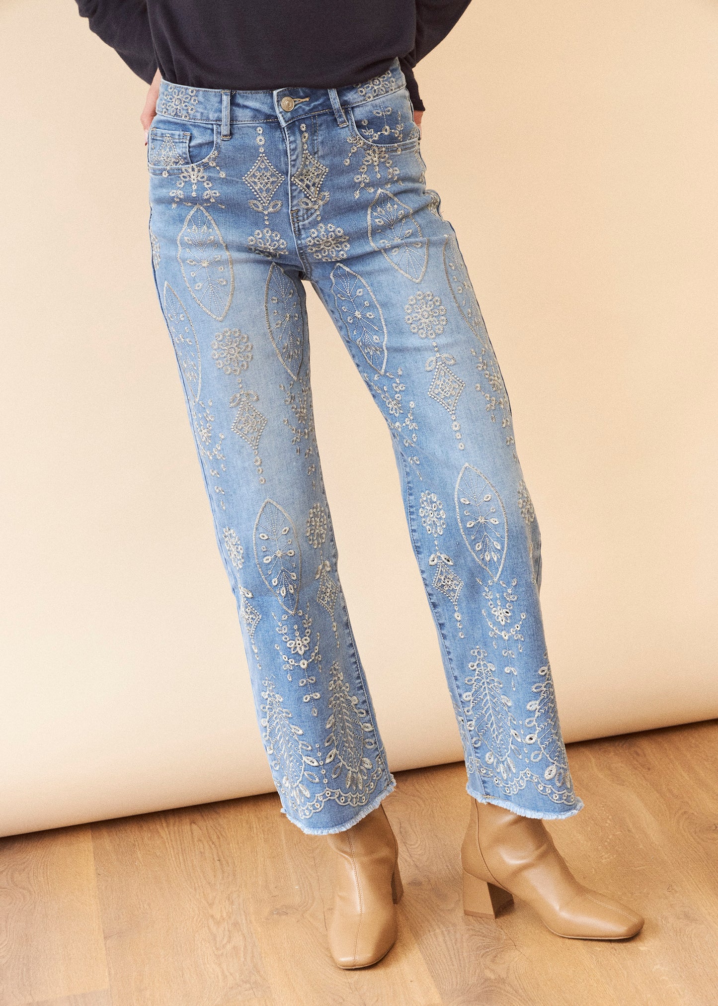 Jeans bordados rectos
