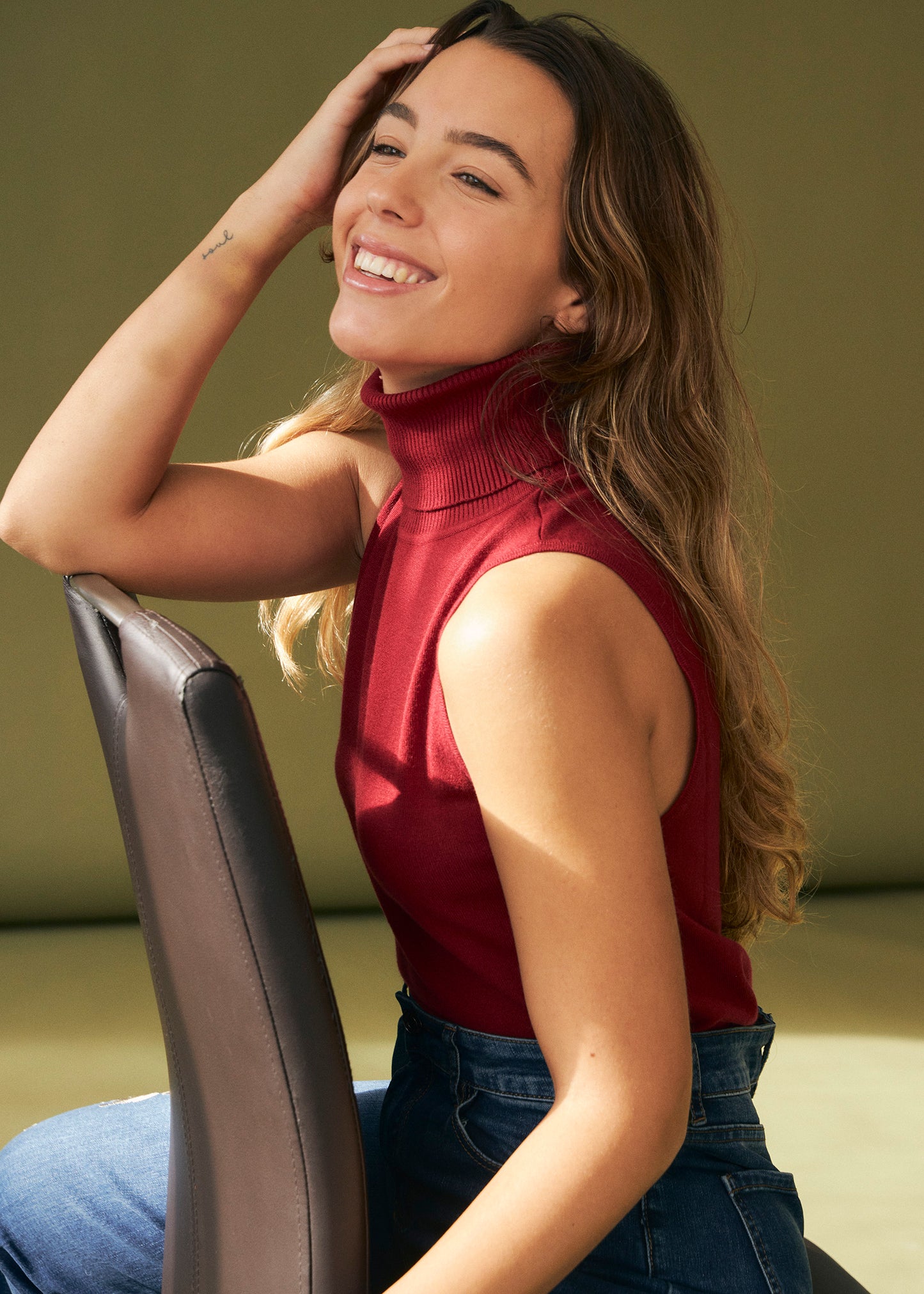 Sleeveless turtleneck sweater