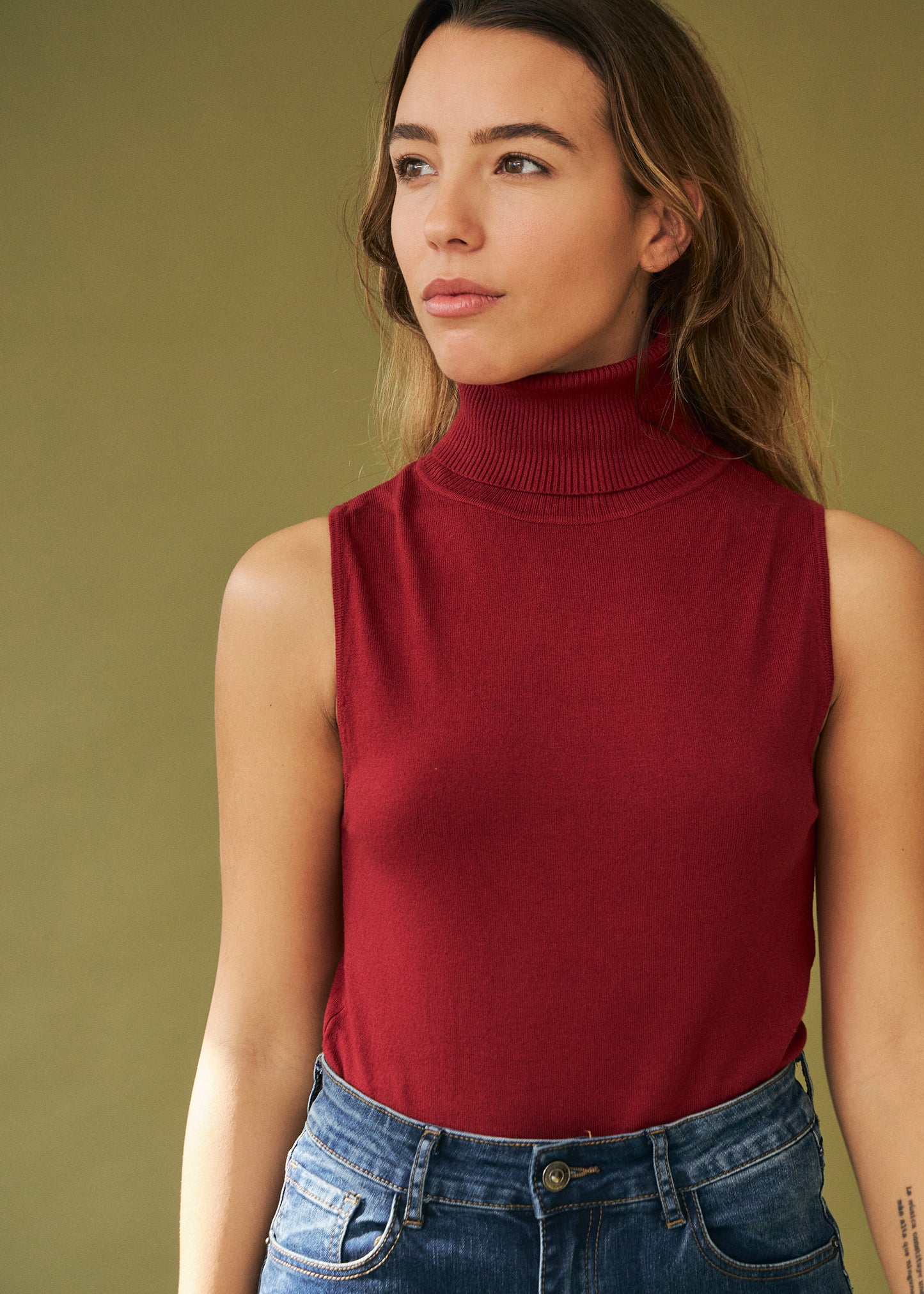 Sleeveless turtleneck sweater