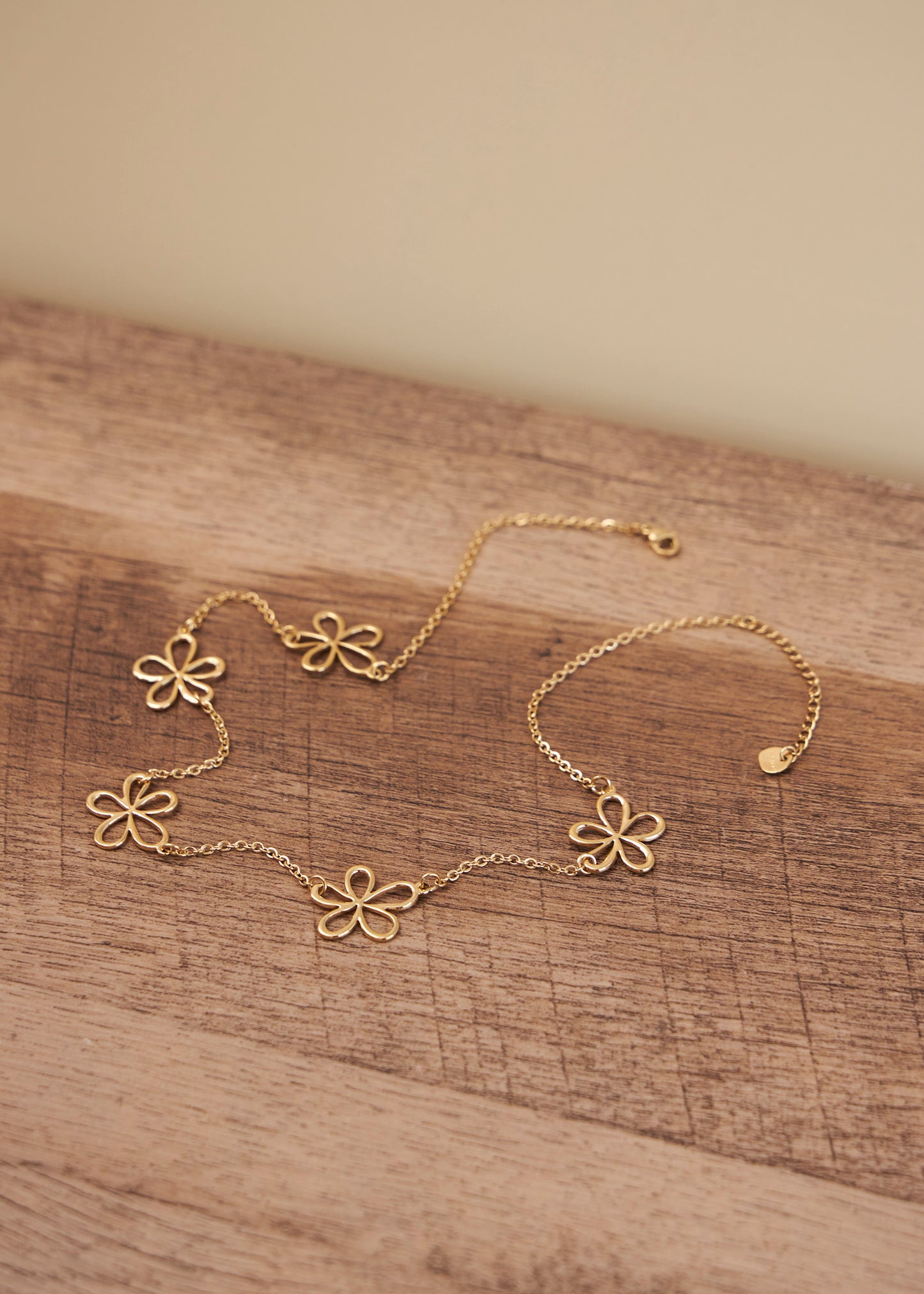 Double pearl necklace