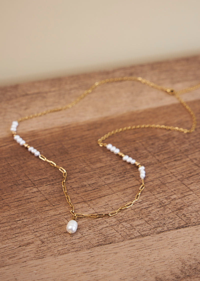 Double pearl necklace