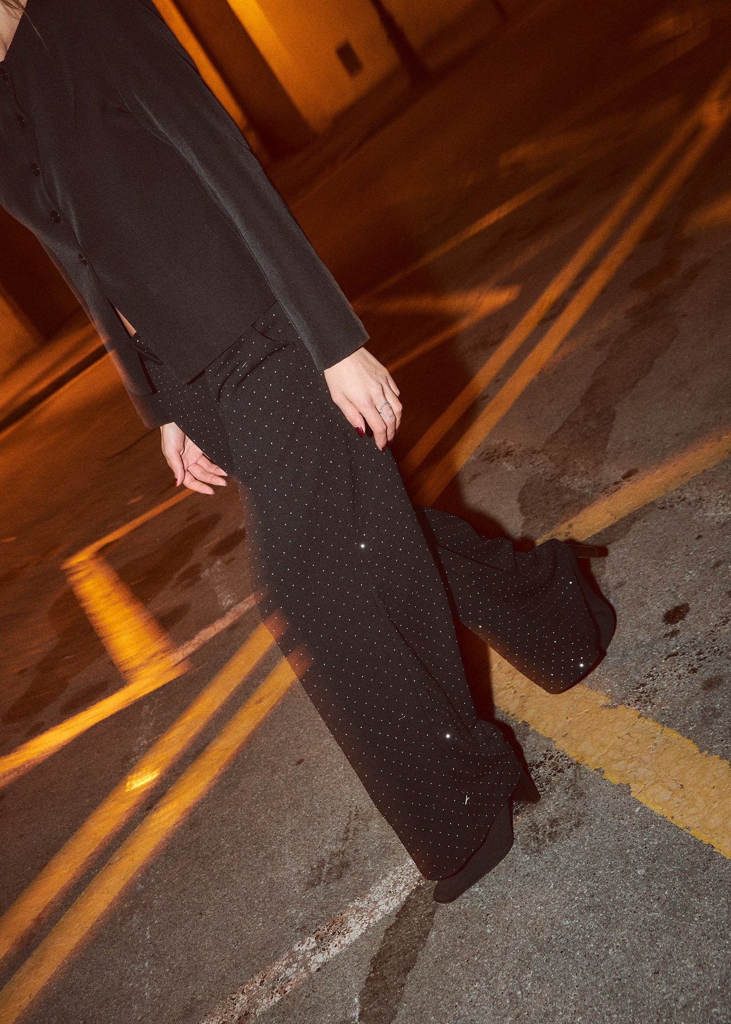 Shiny pants with belt