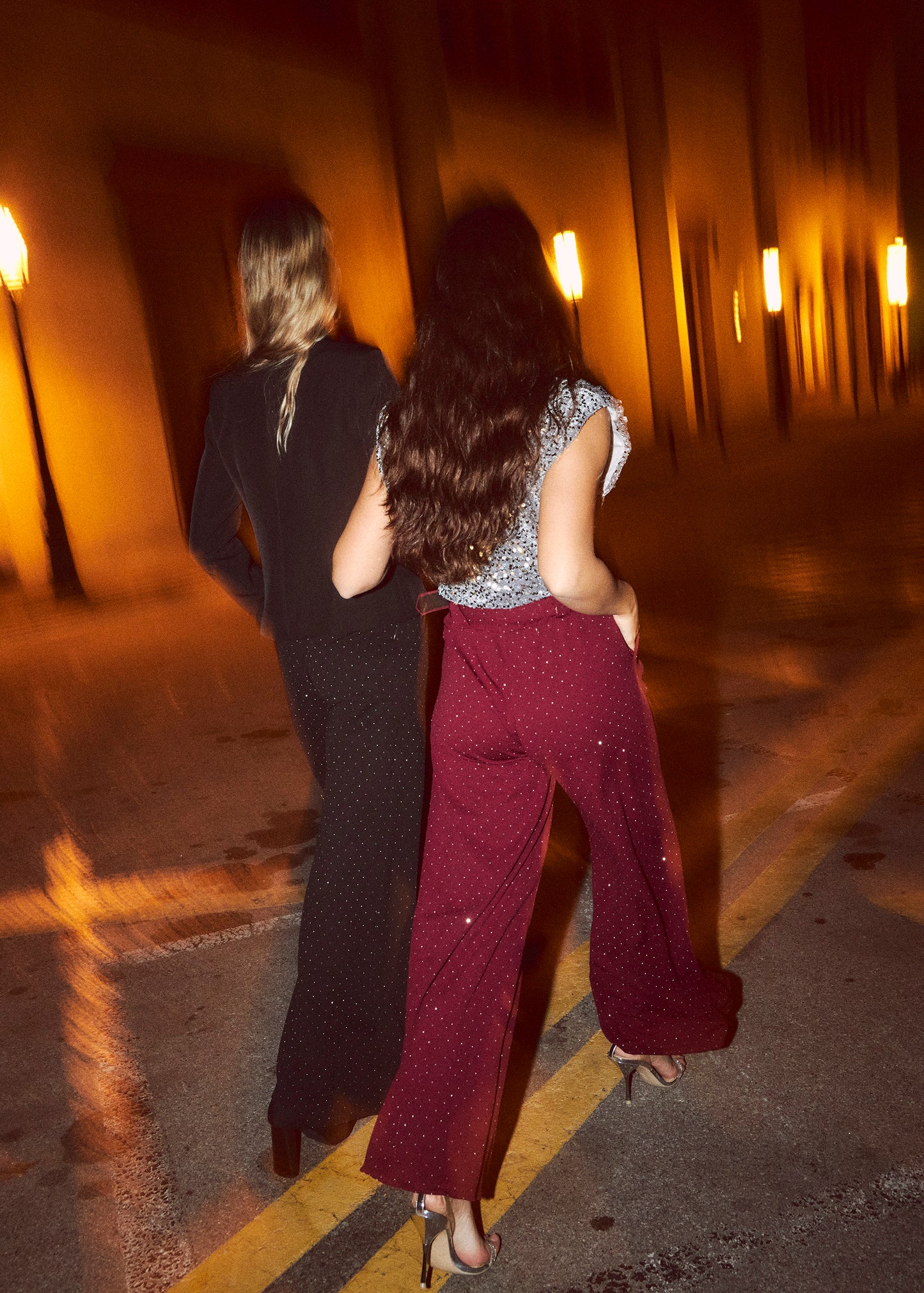 Shiny pants with belt
