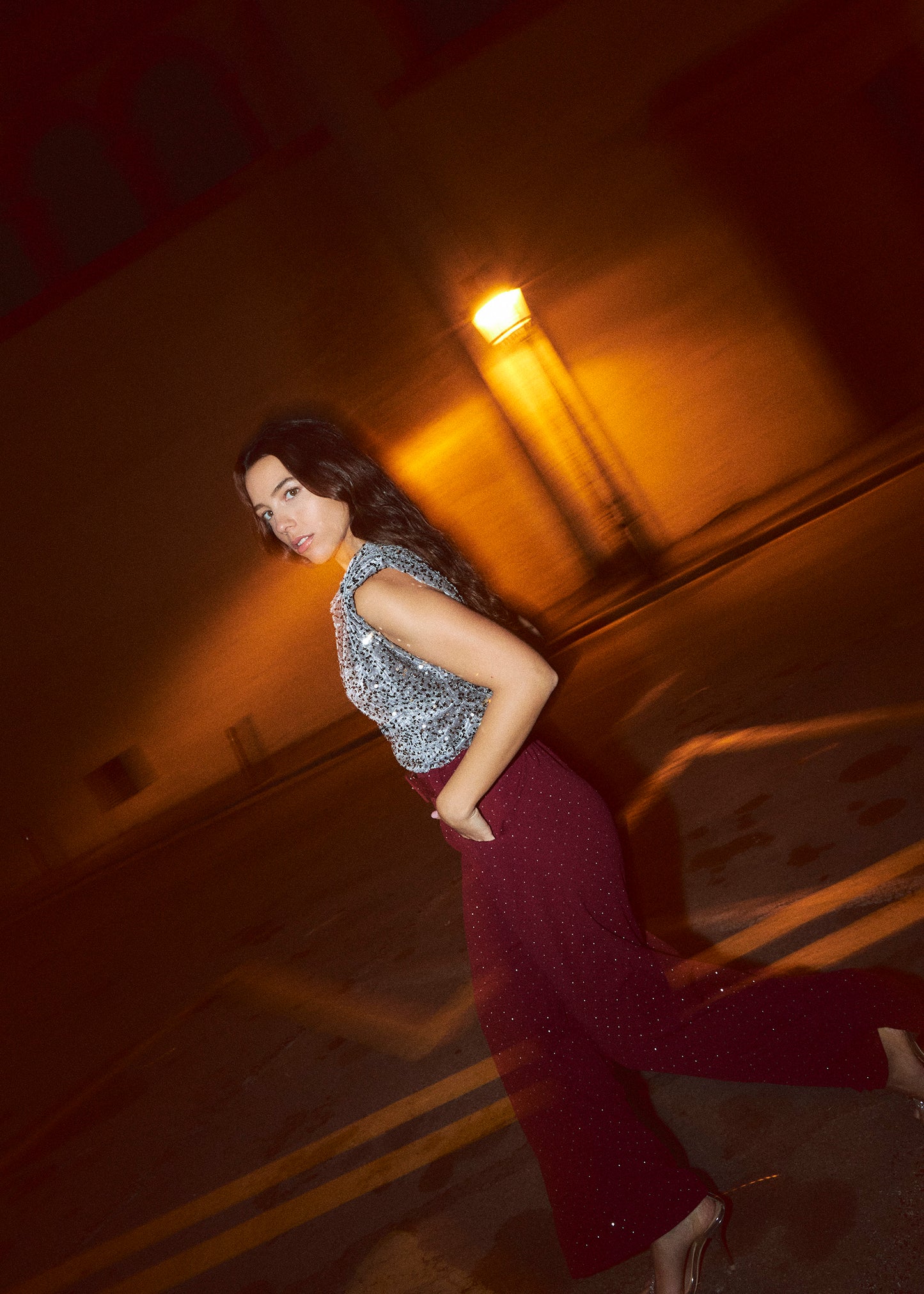 Shiny pants with belt