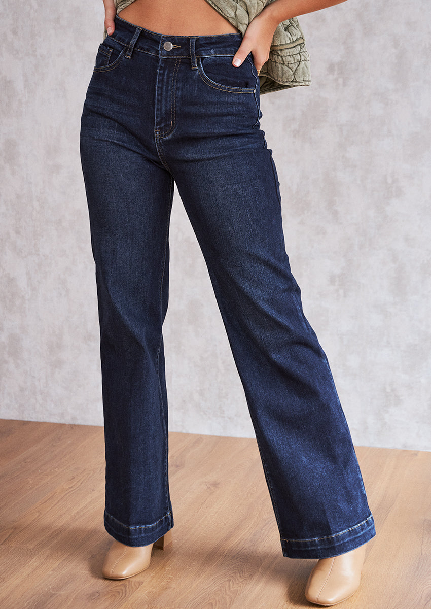 Wide leg jeans with seams