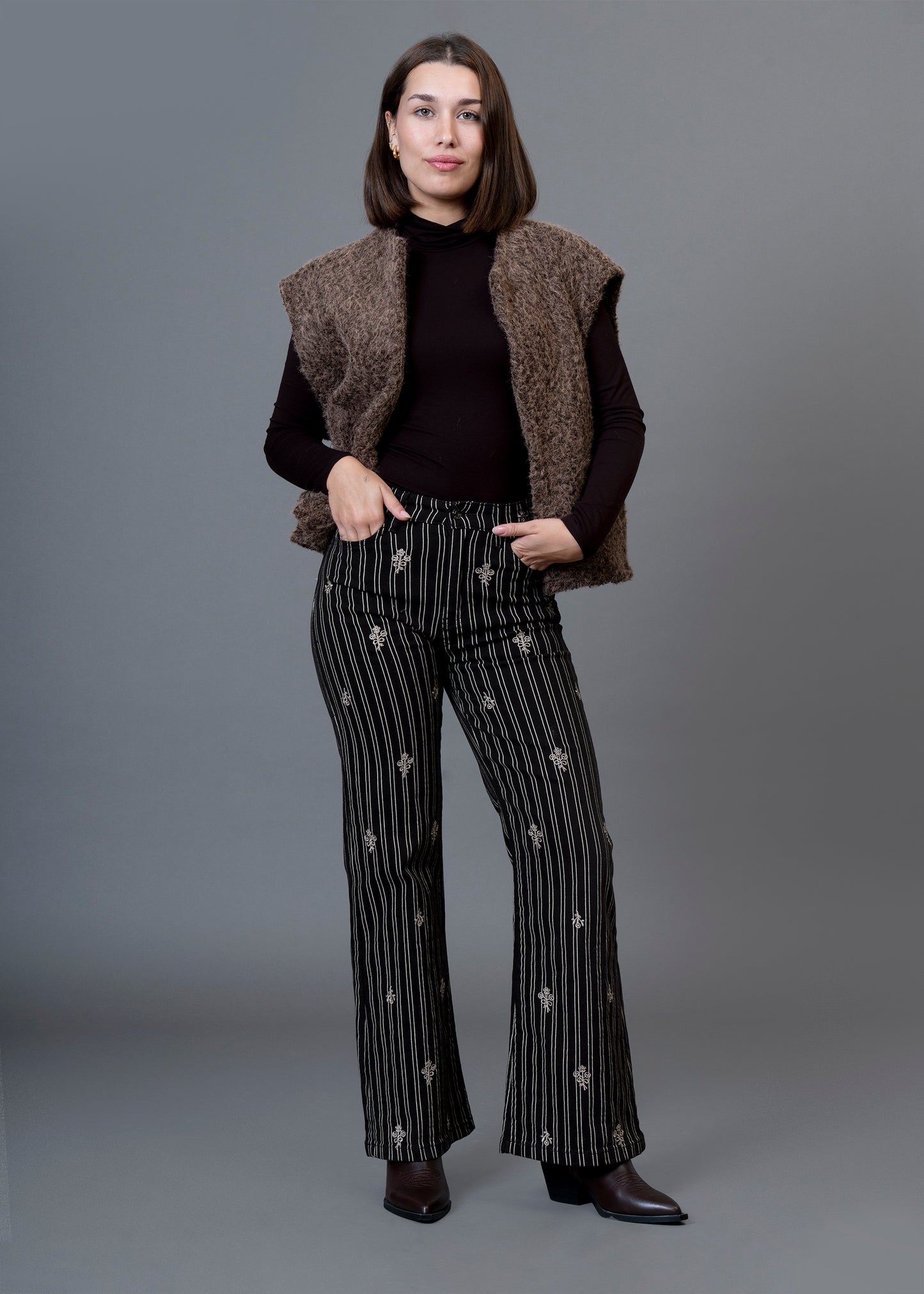 Jeans bordados rayas