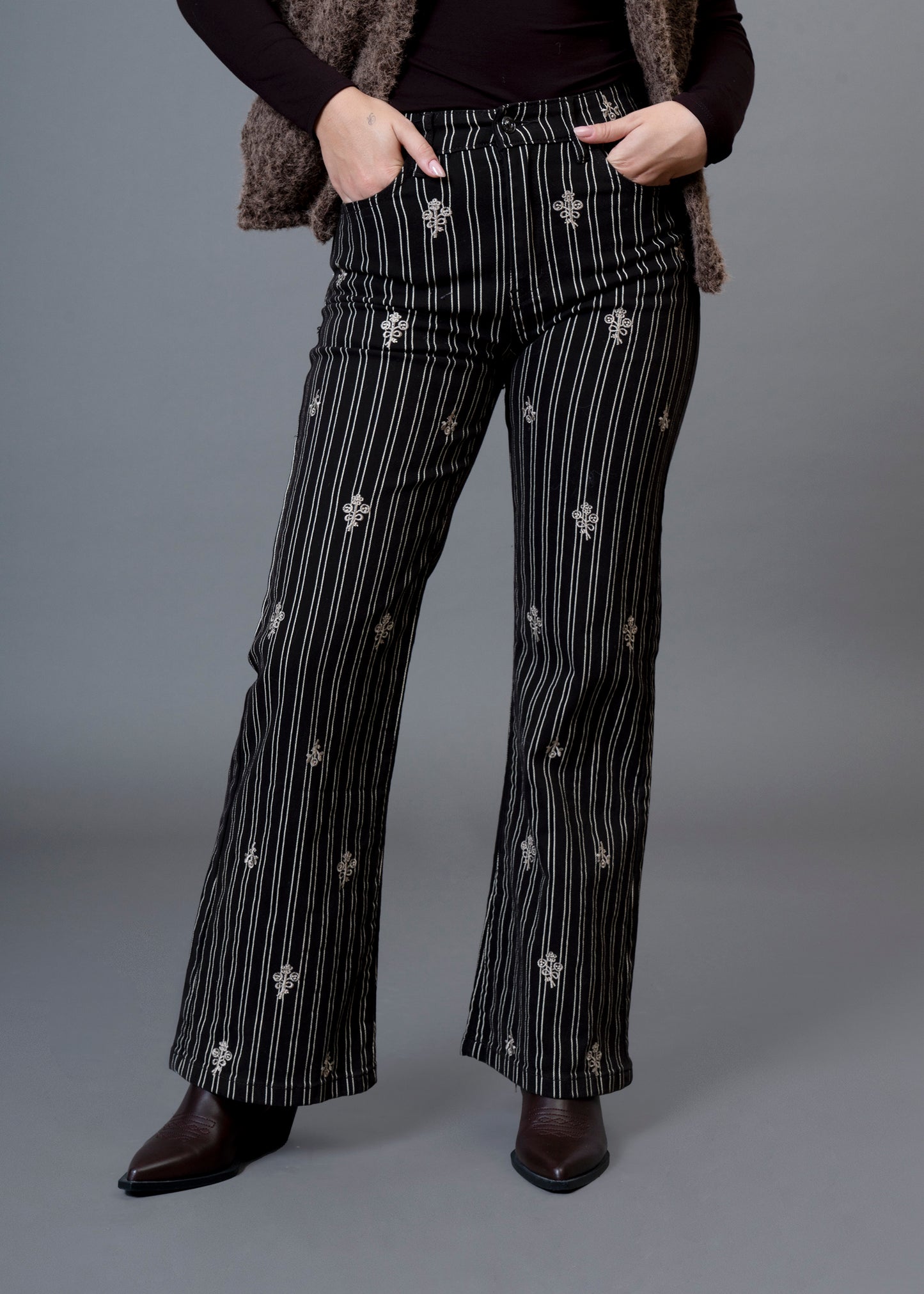 Jeans bordados rayas