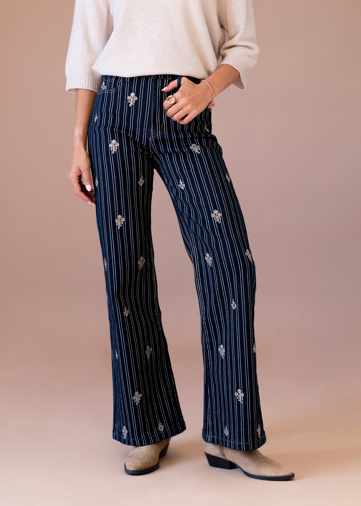 Jeans bordados rayas