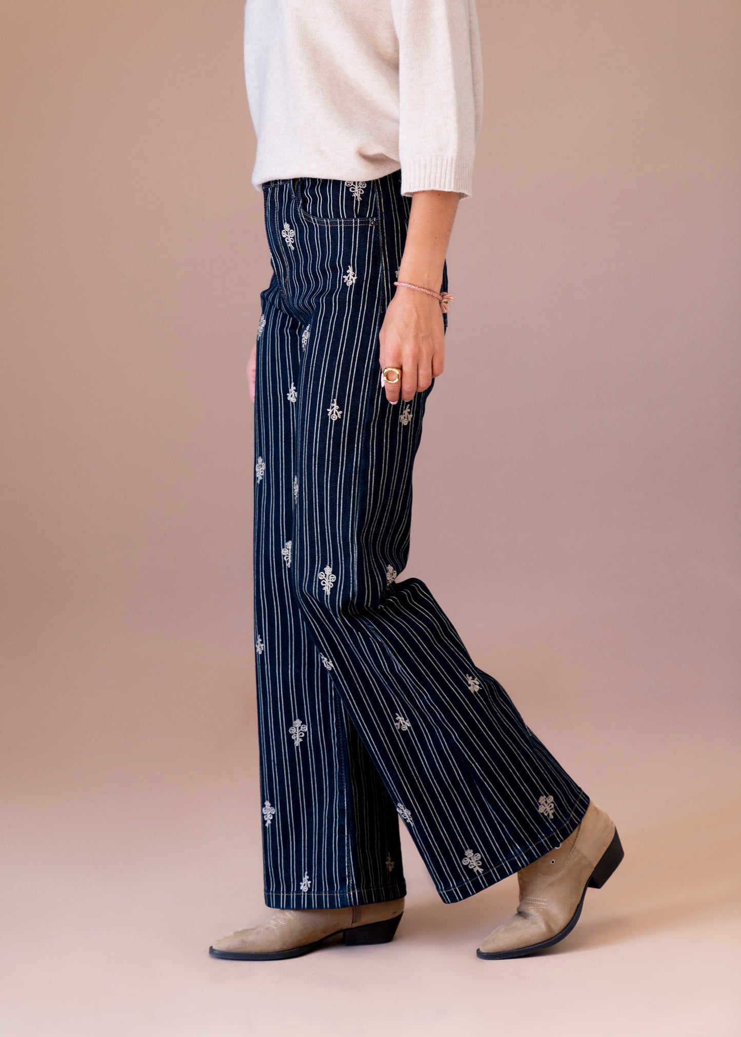 Jeans bordados rayas