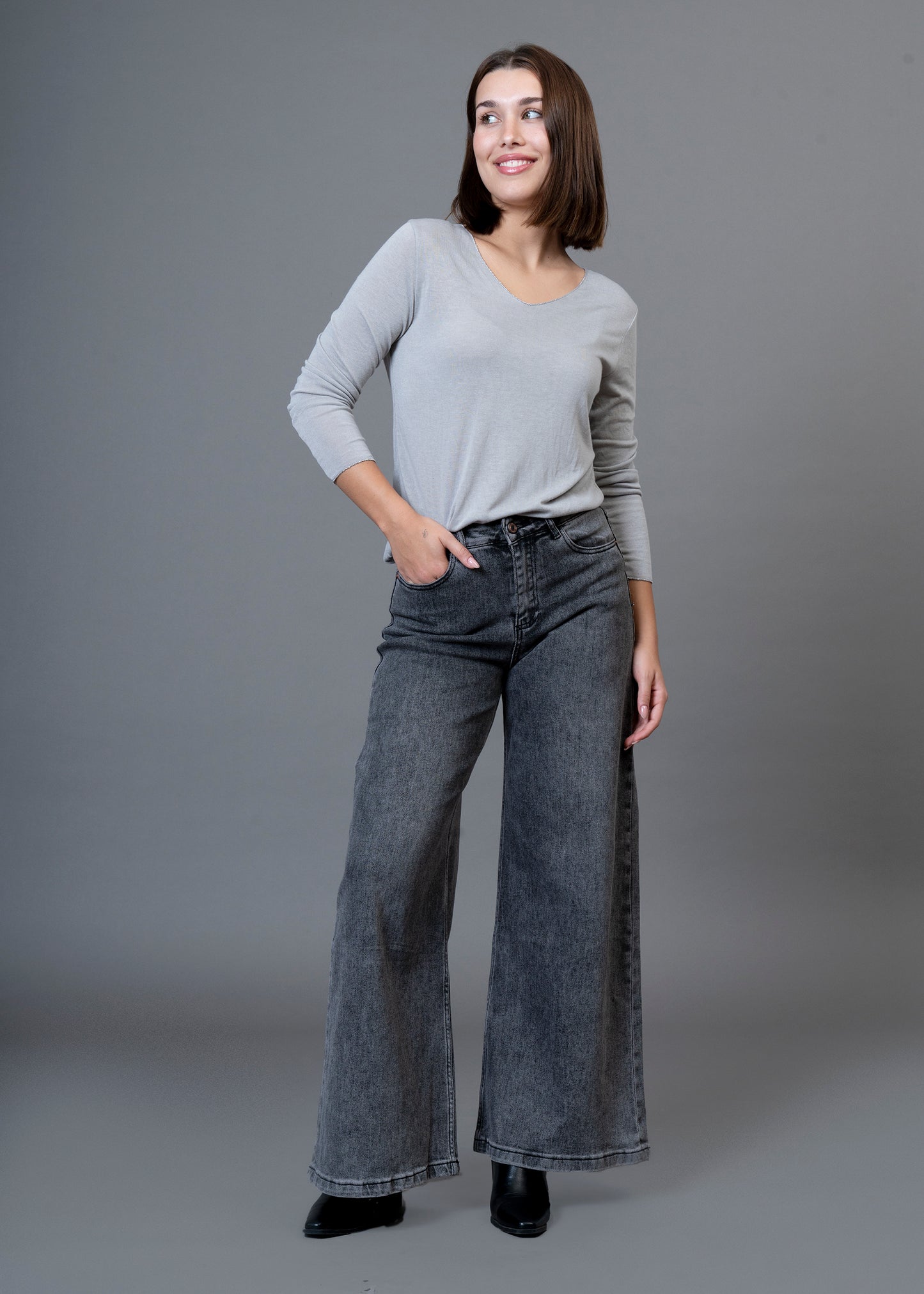 Camiseta cuello punta plata