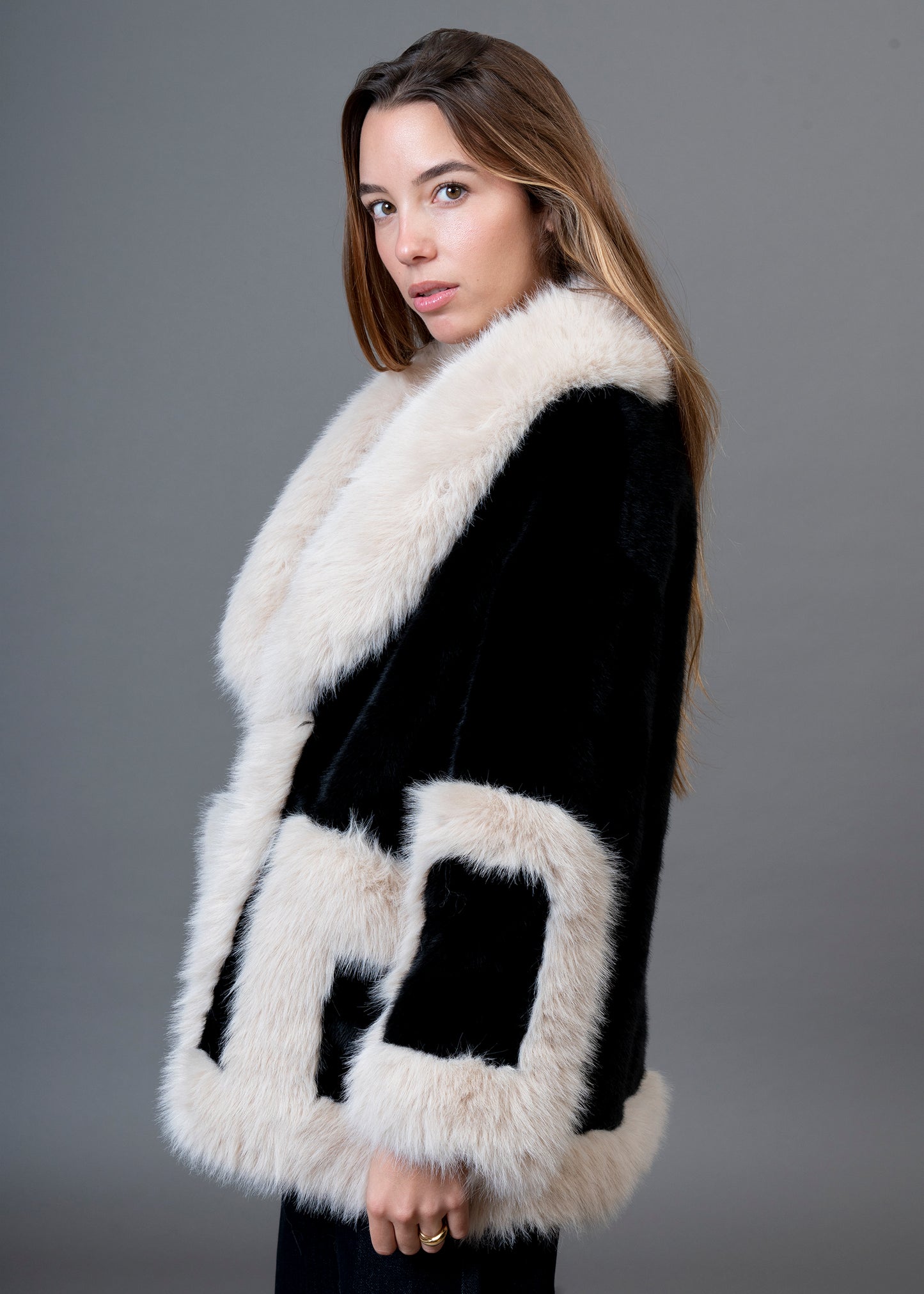 Chaqueta efecto pelo bicolor