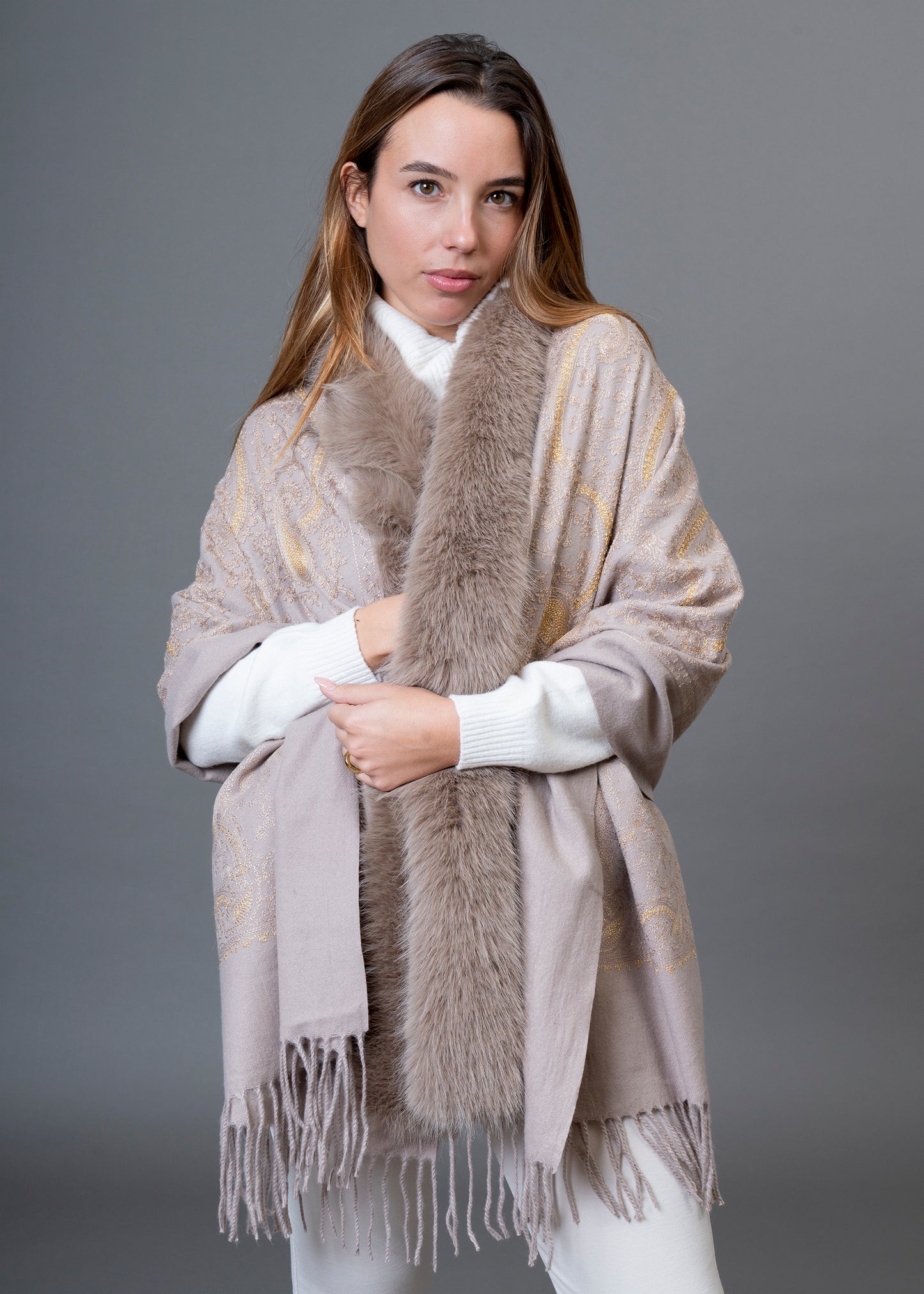 Chal bordado efecto pelo