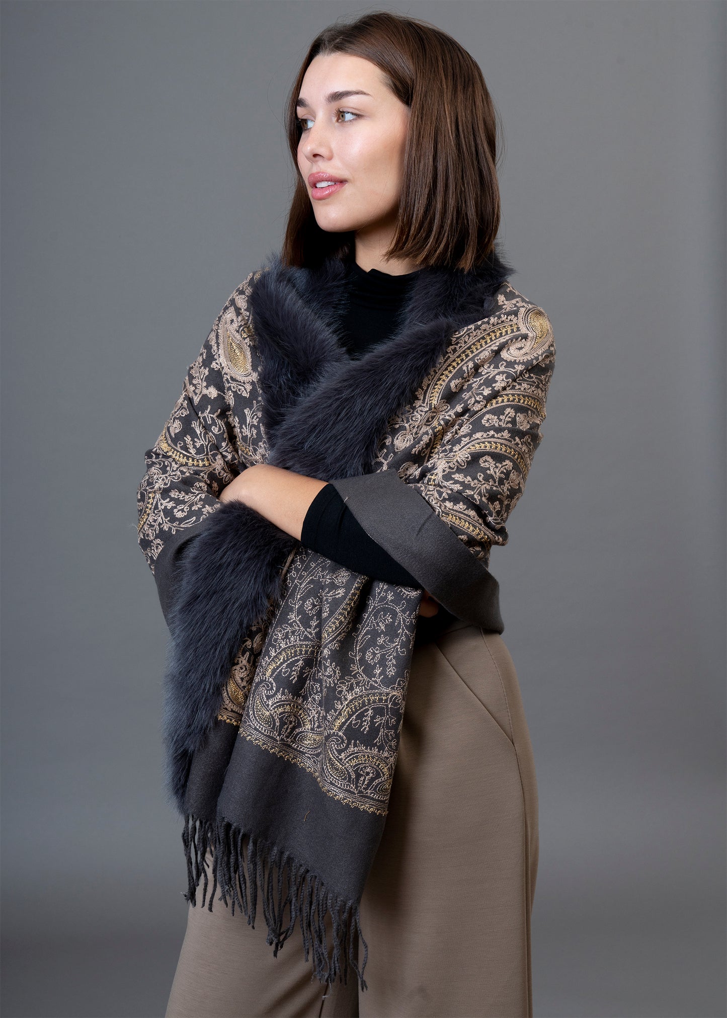 Chal bordado efecto pelo