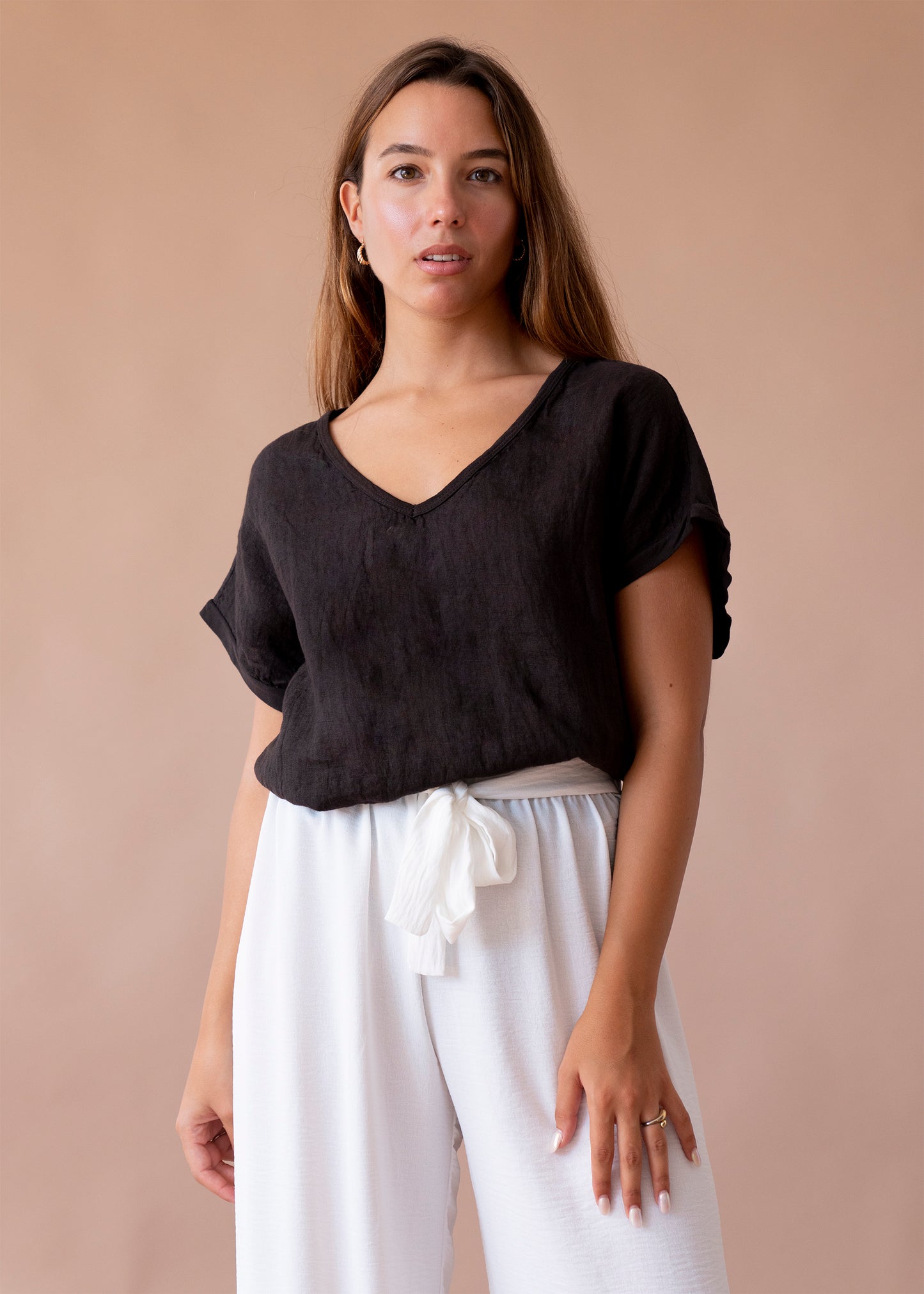 Camiseta lino cuello punta