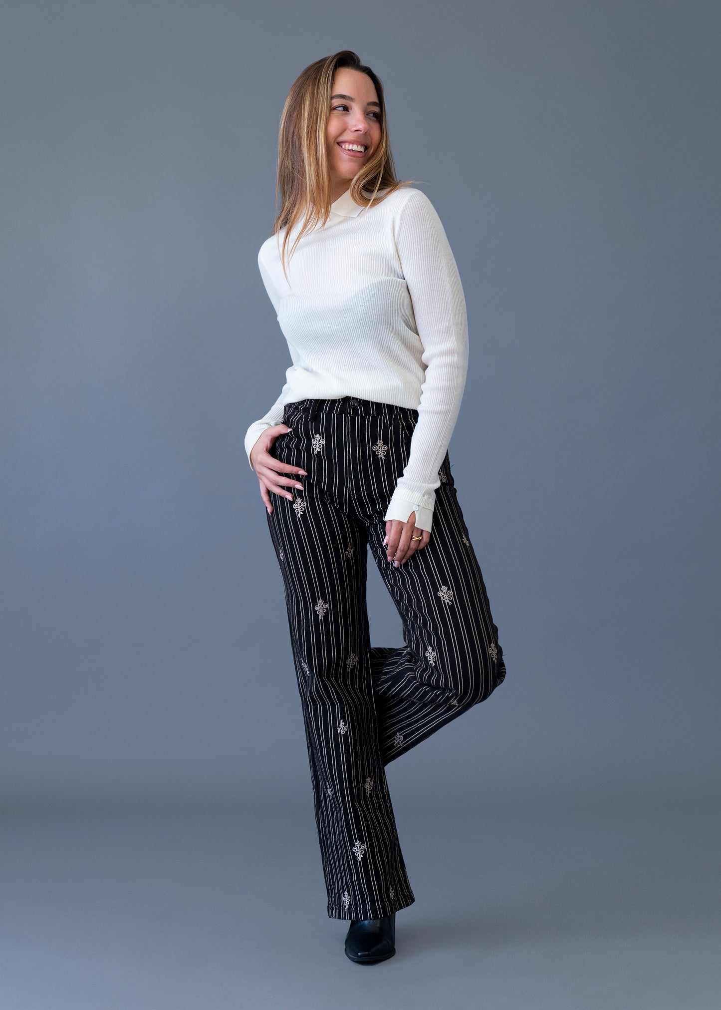 Jeans bordados rayas