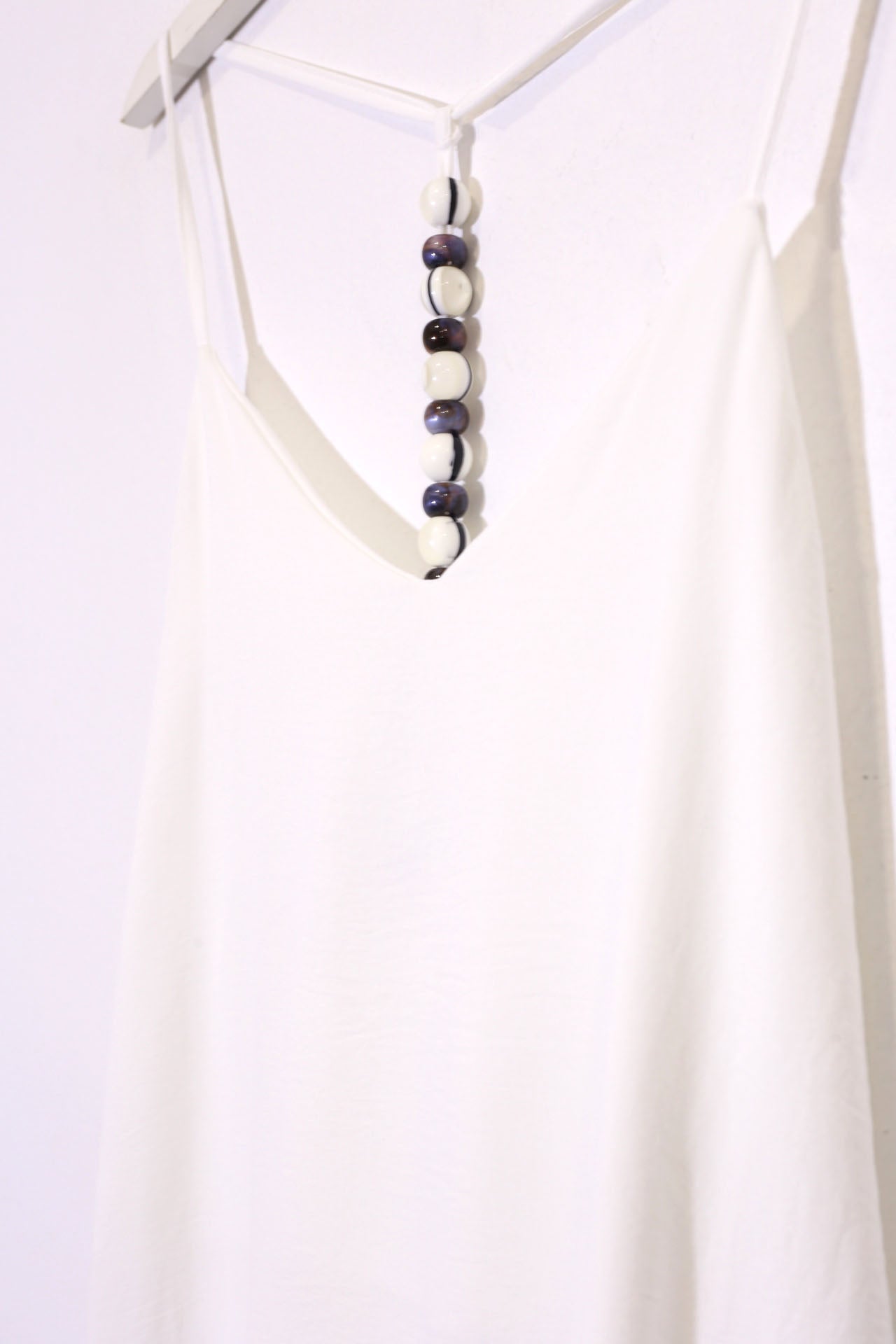 Vestido abalorios fluido