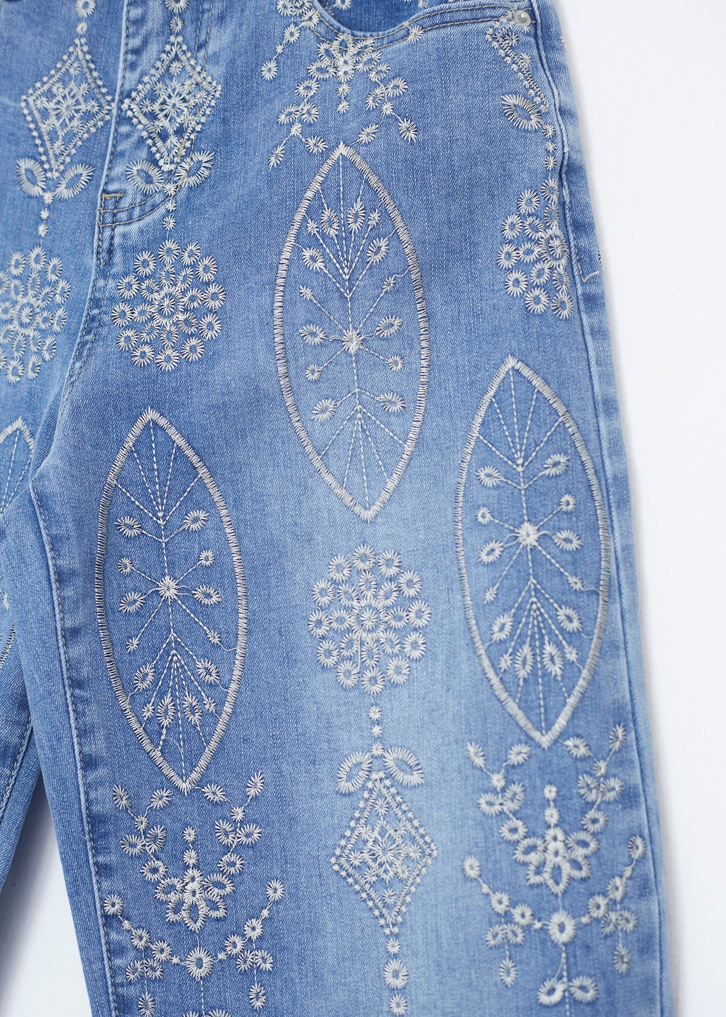 Jeans bordados rectos