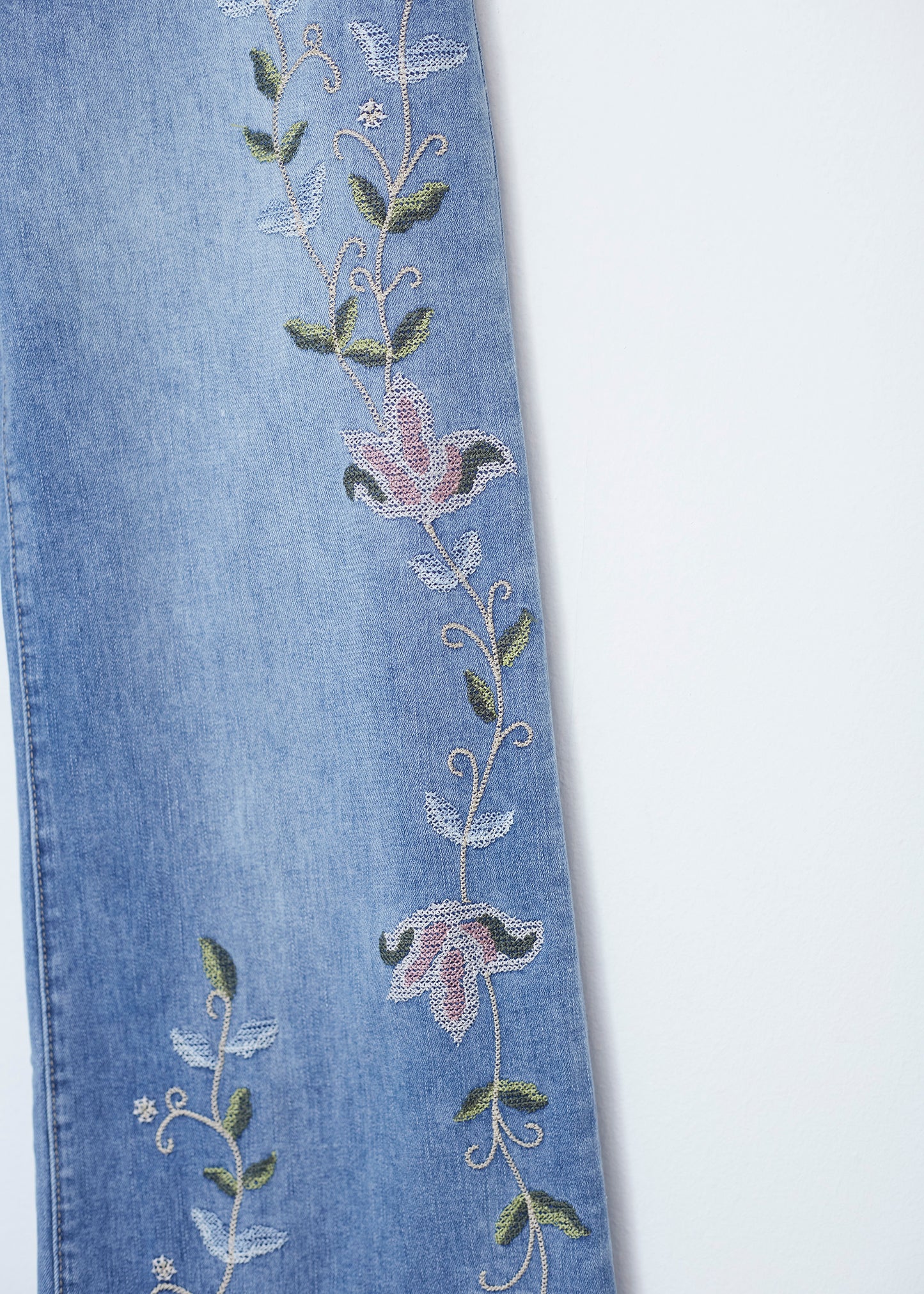 Jeans rectos bordados