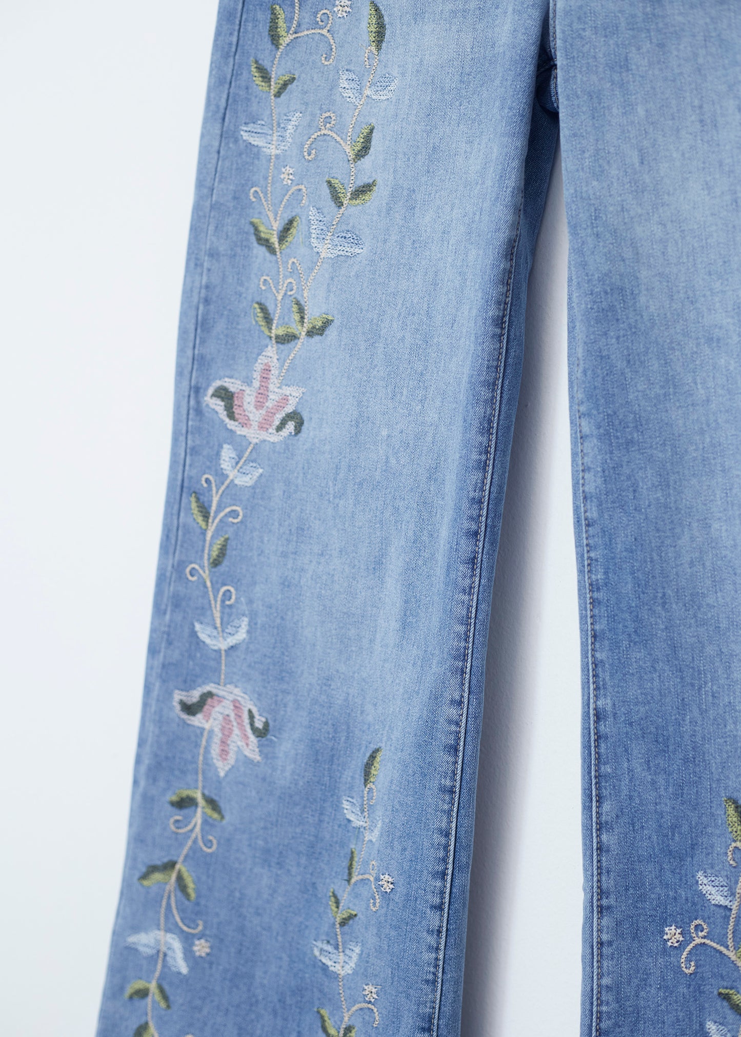 Jeans rectos bordados