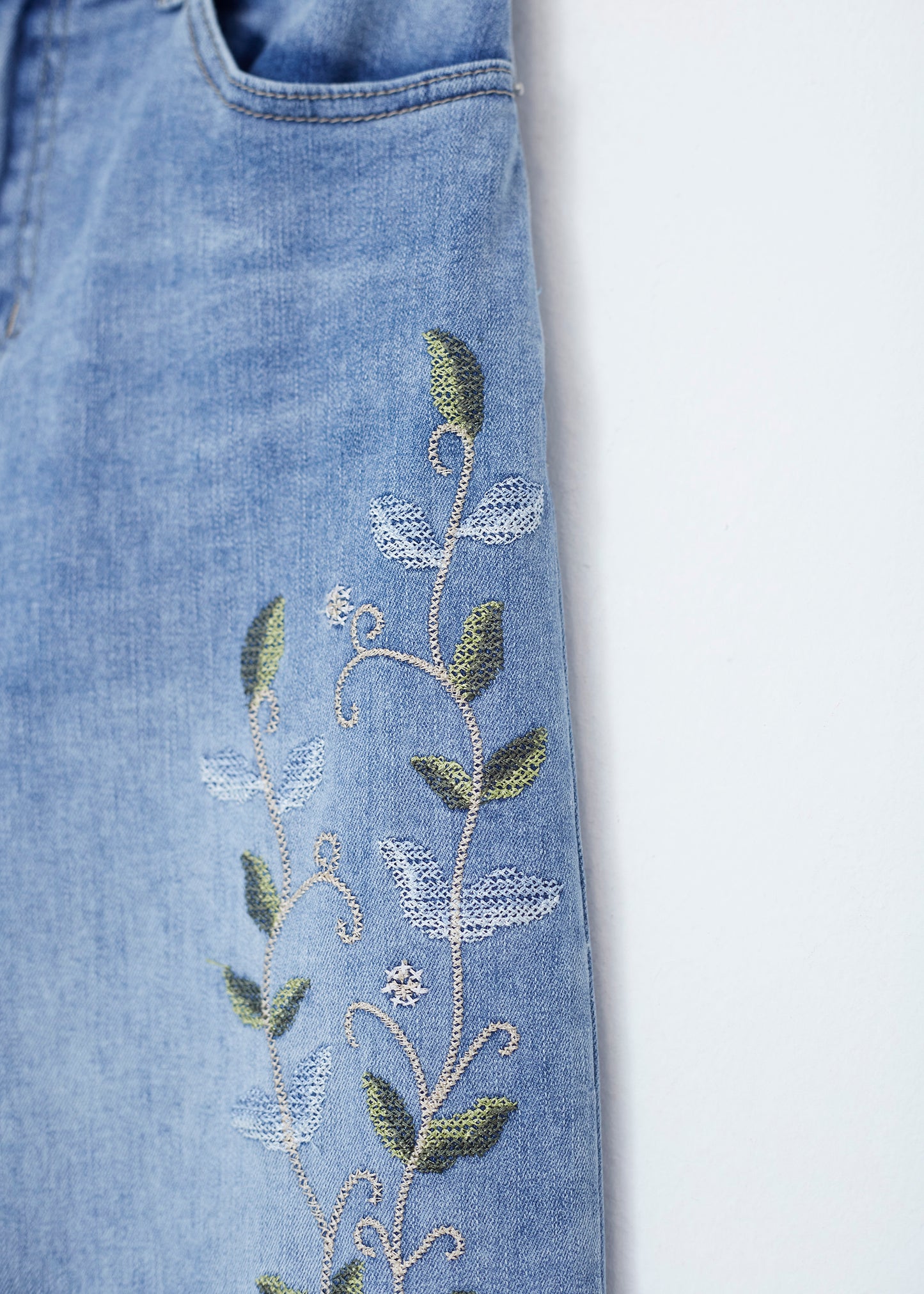 Jeans rectos bordados