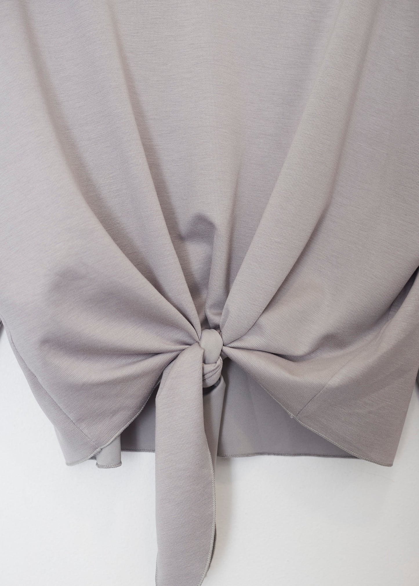 Camiseta nudo cuello punta