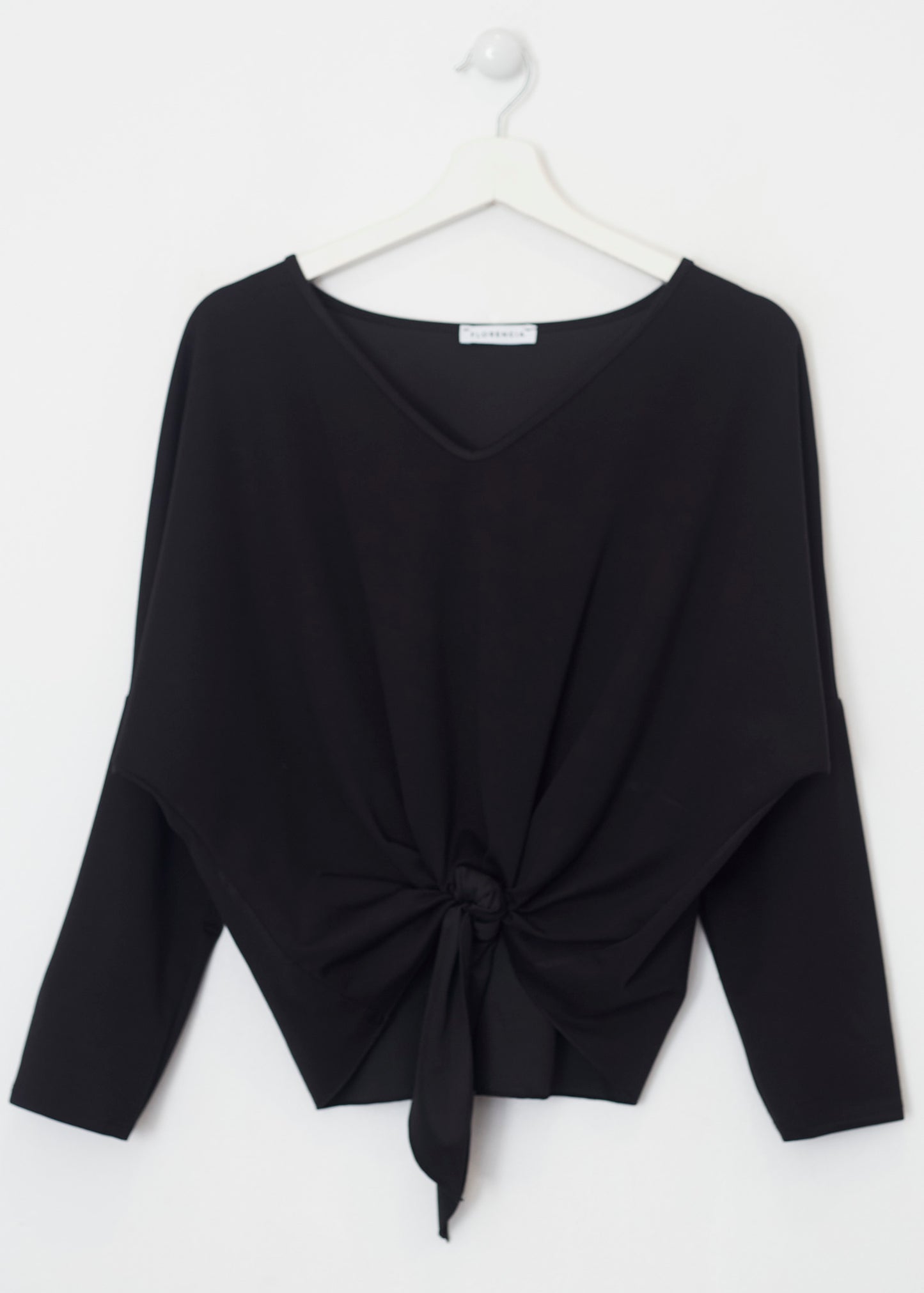 Camiseta nudo cuello punta