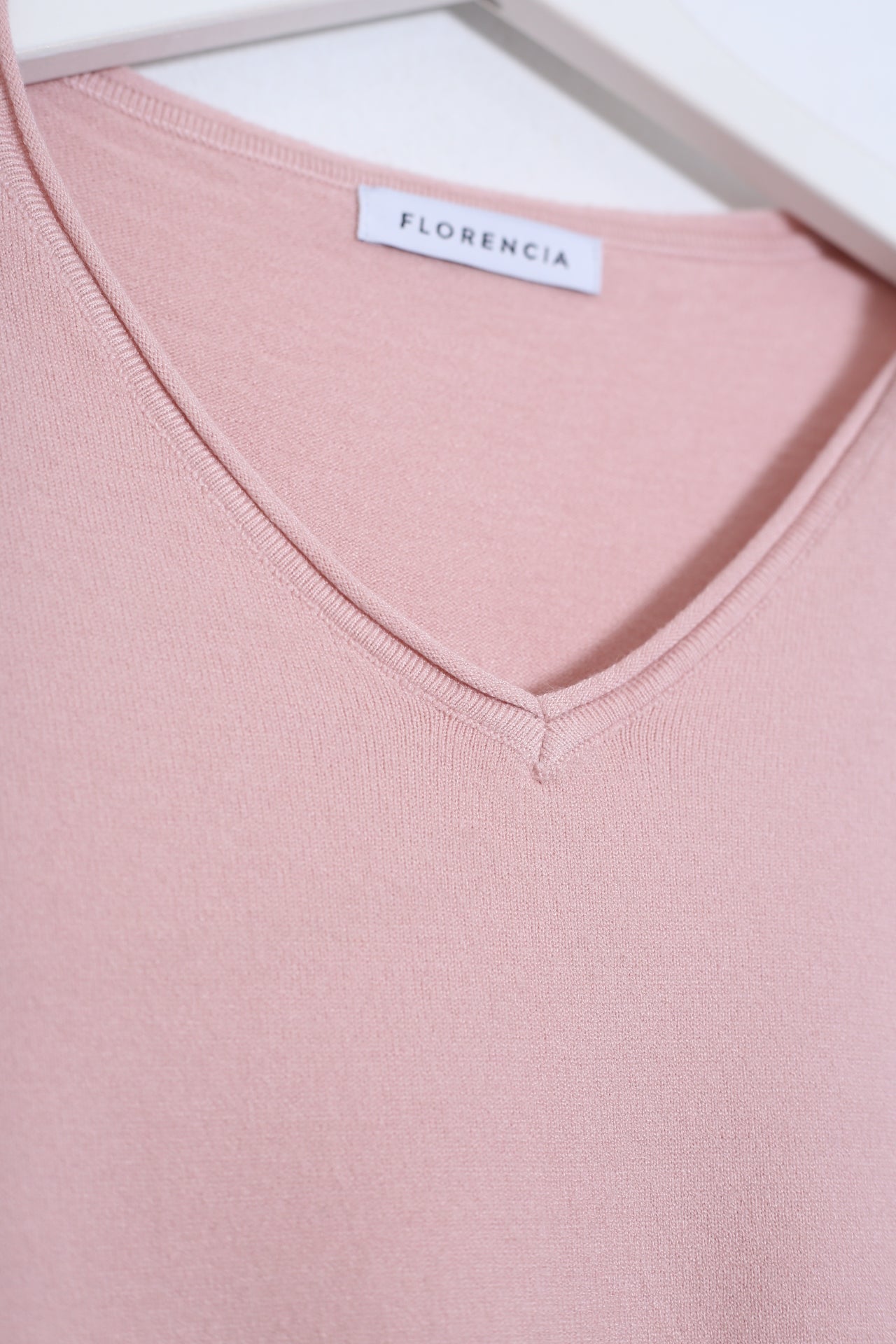 Jersey básico cuello punta