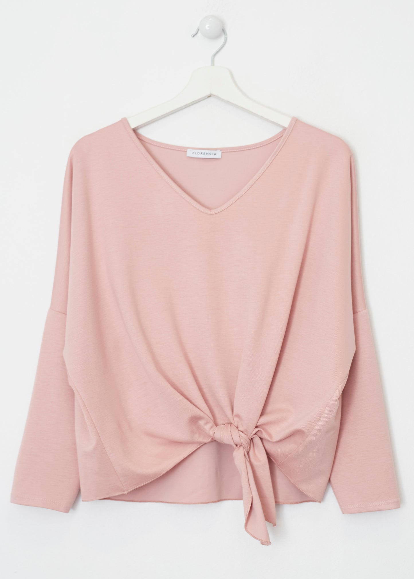 Camiseta nudo cuello punta
