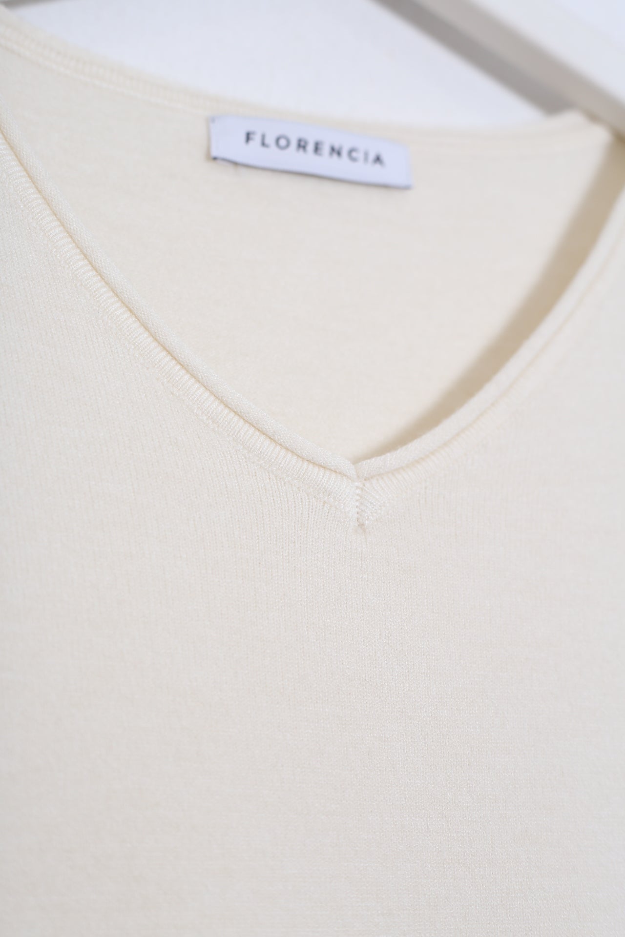 Jersey básico cuello punta