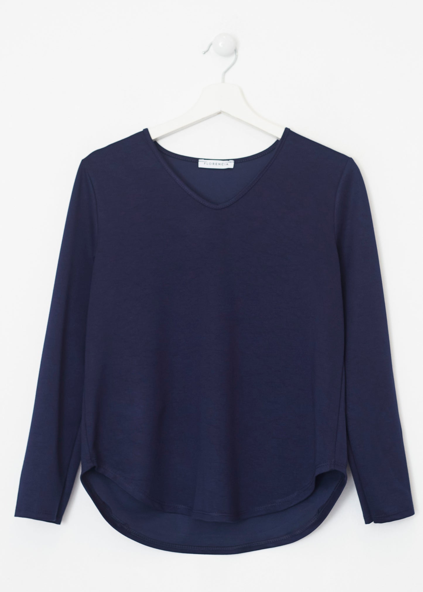 Camiseta básica cuello punta