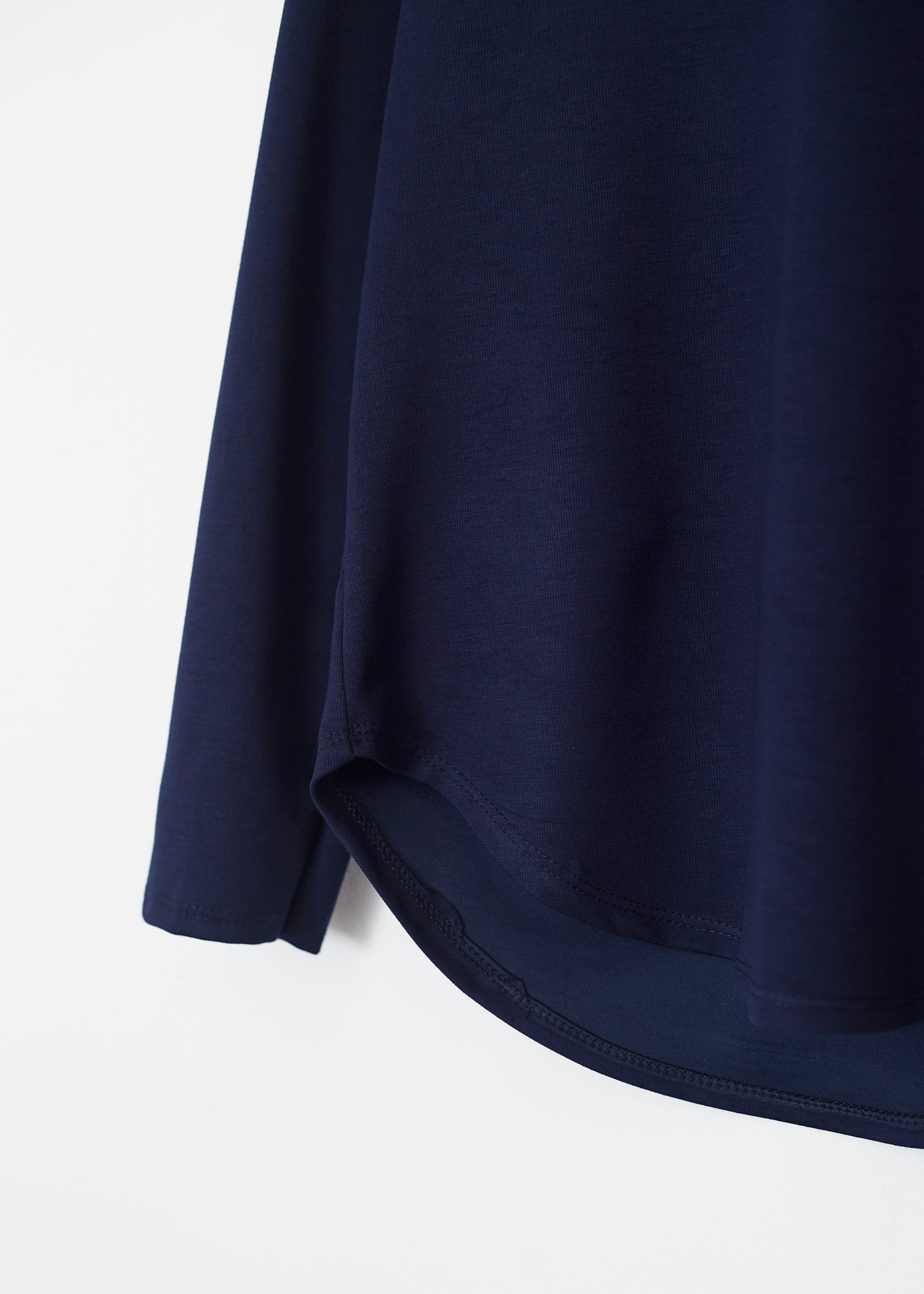 Camiseta básica cuello punta