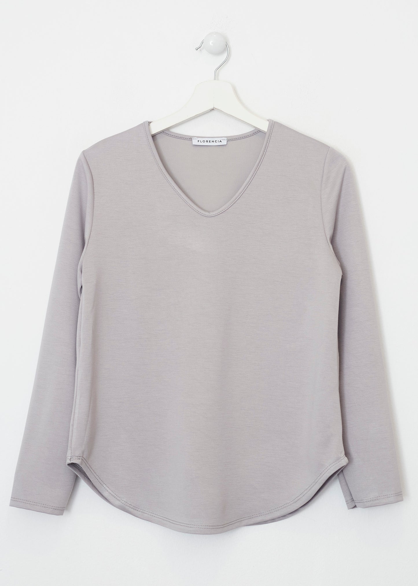 Camiseta básica cuello punta