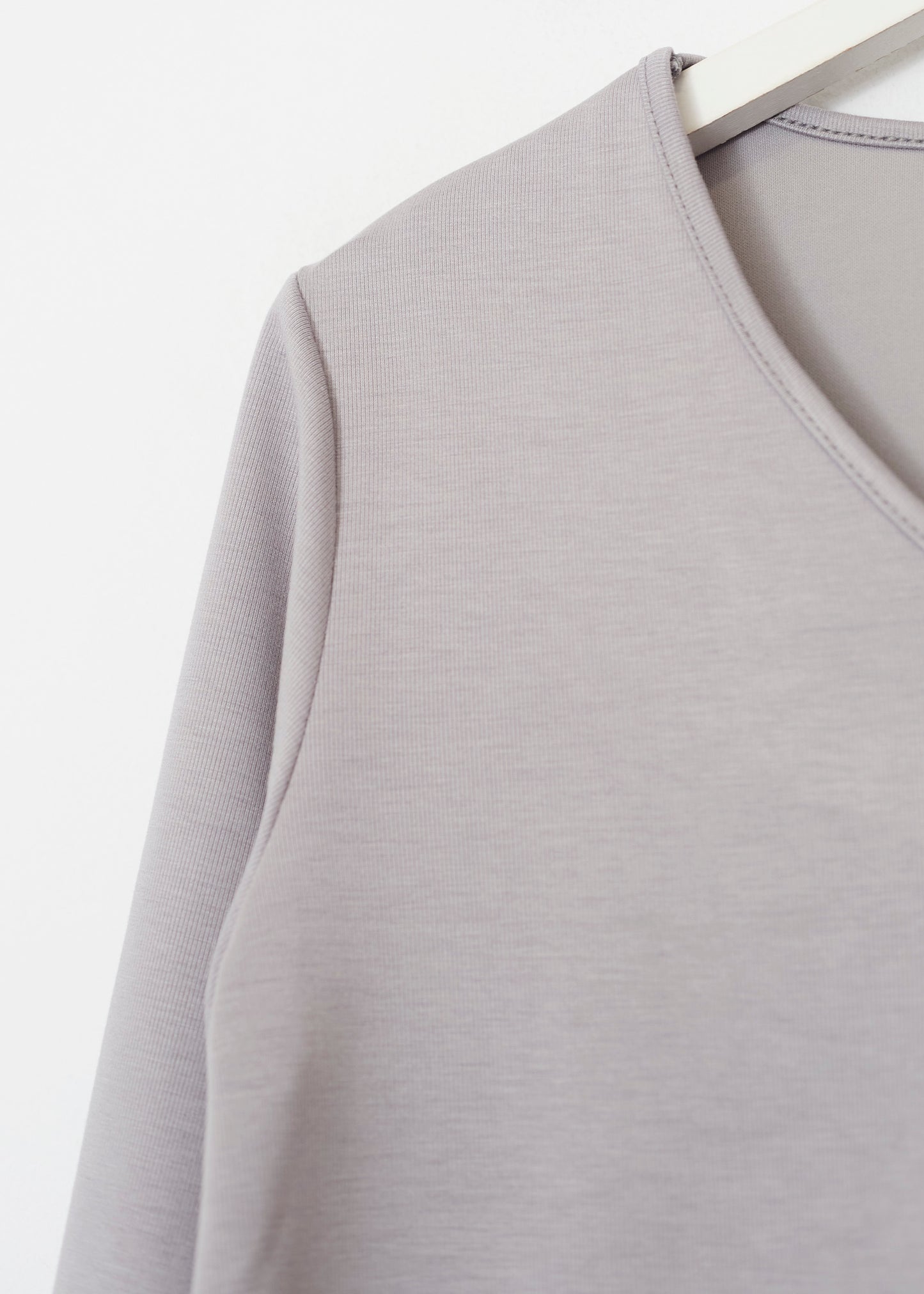 Camiseta básica cuello punta
