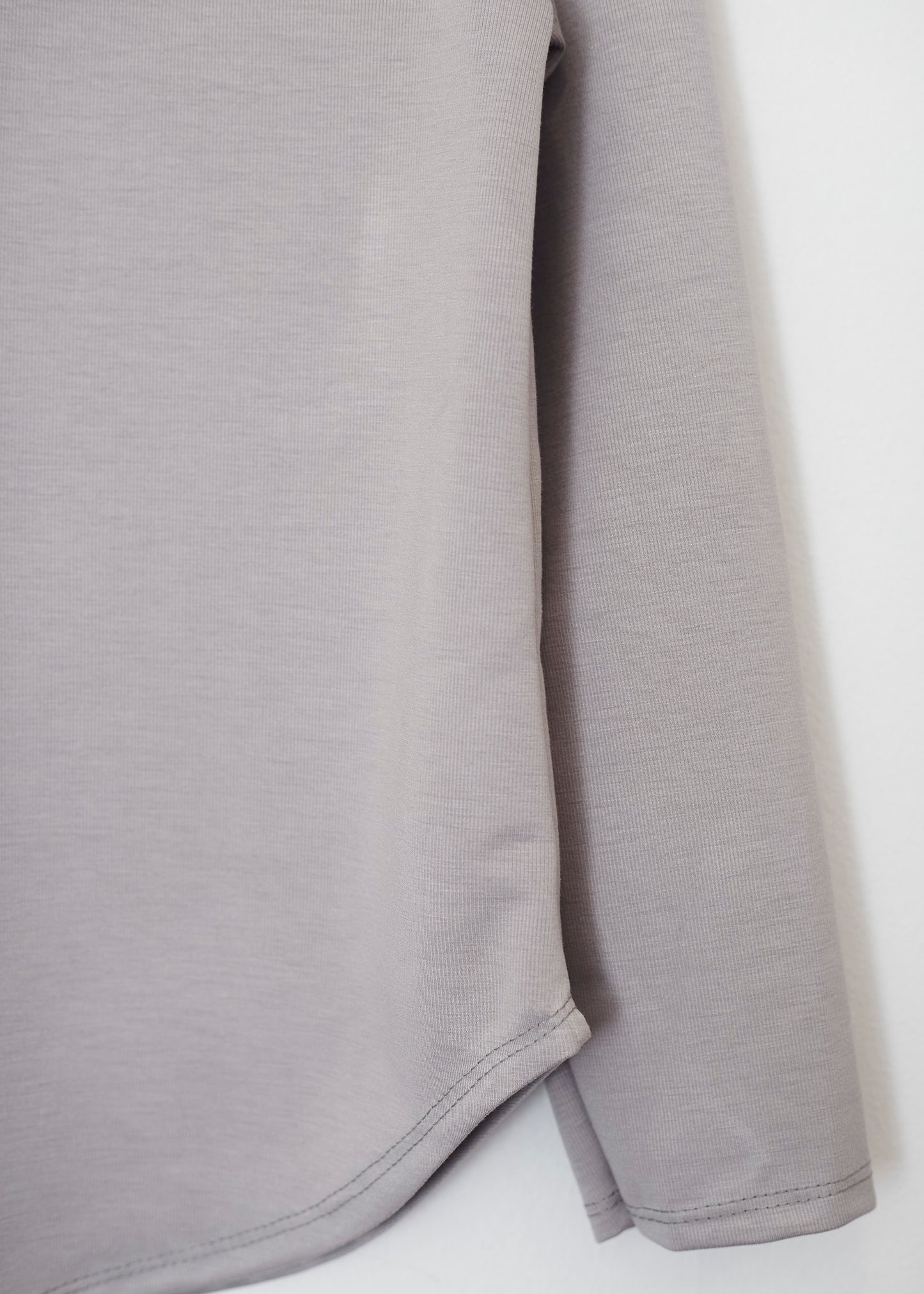 Camiseta básica cuello punta