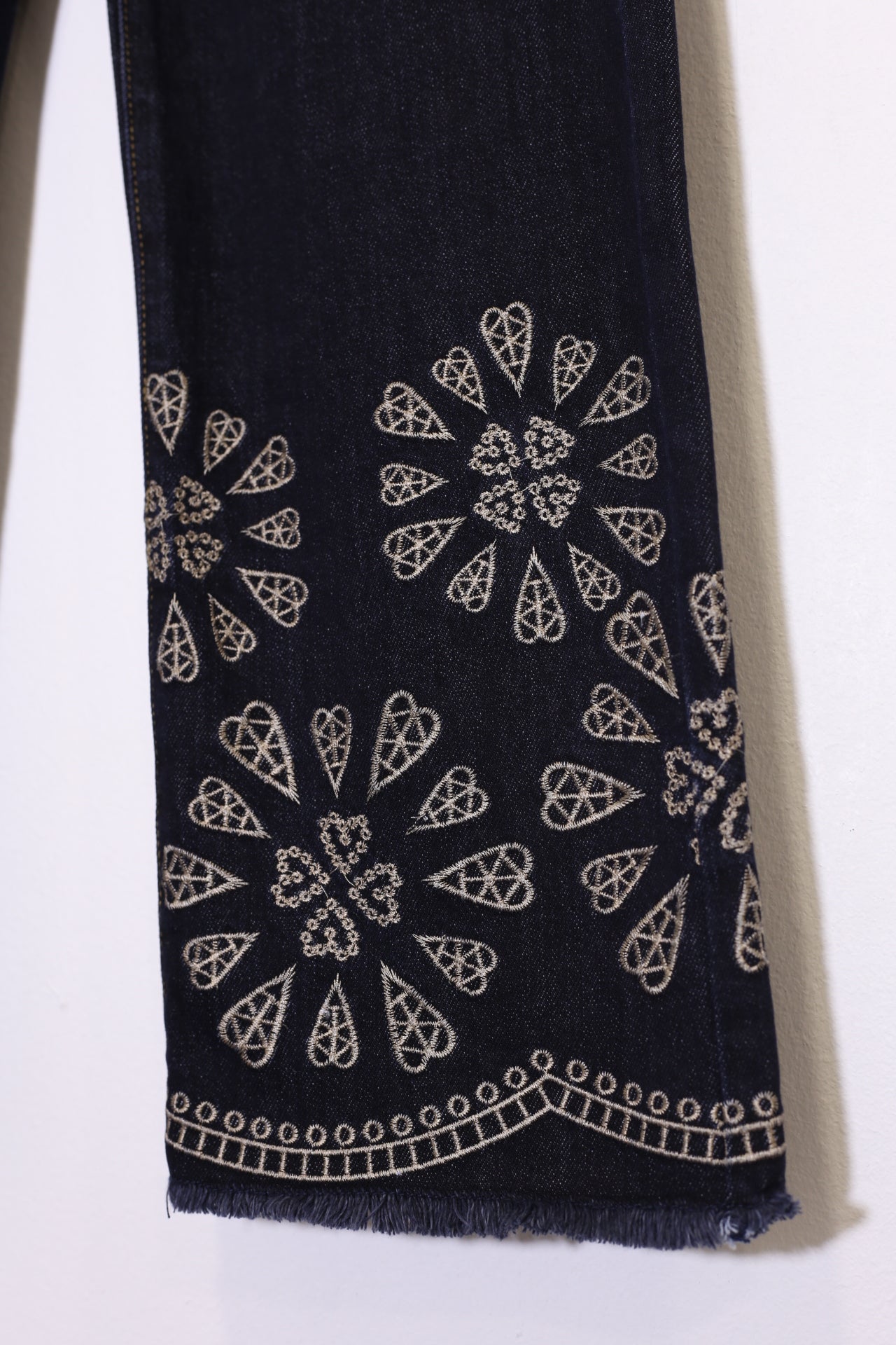 Jeans rectos bordados