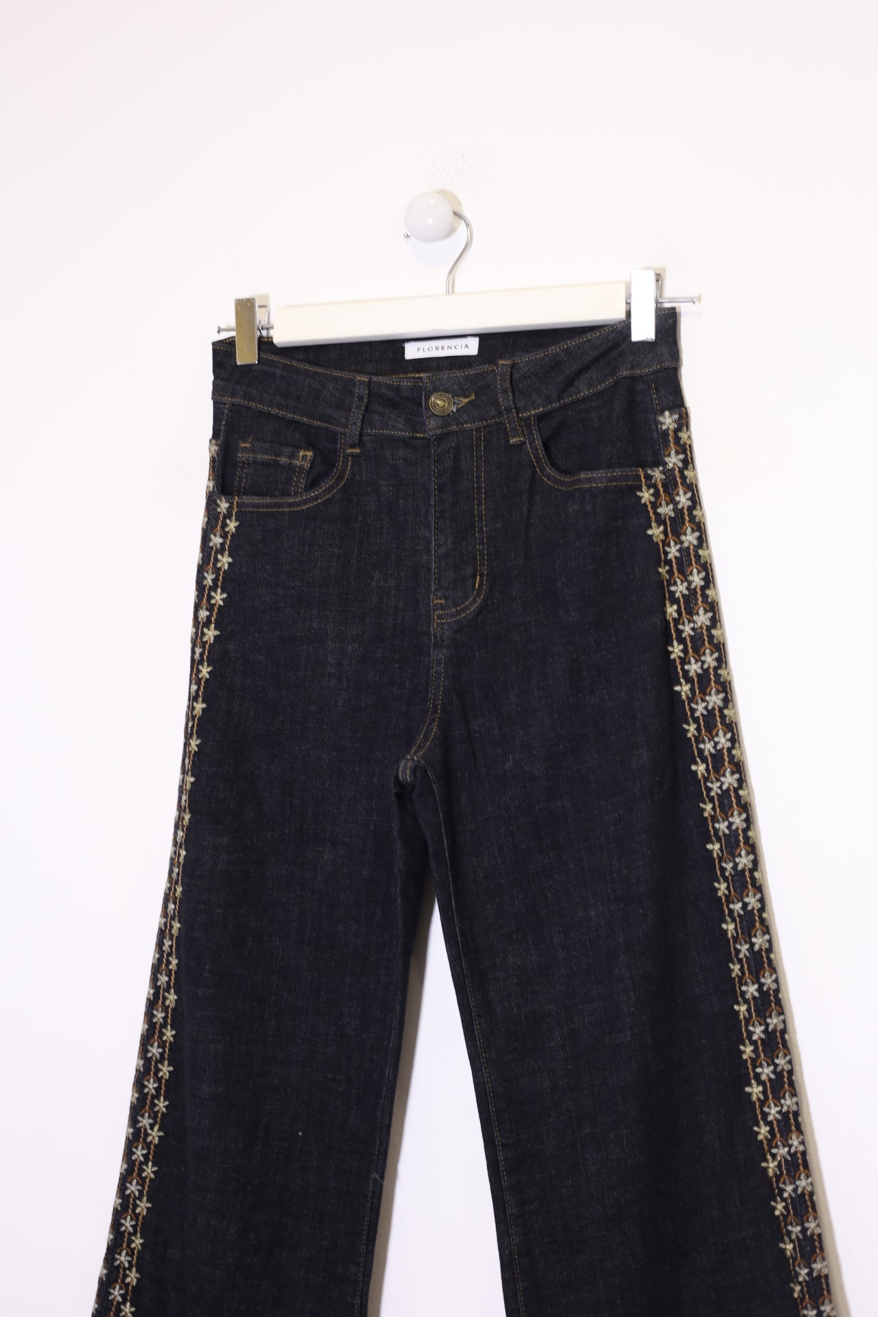 Jeans rectos bordados