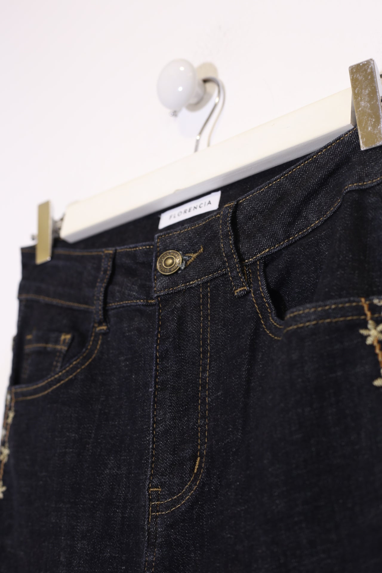 Jeans rectos bordados
