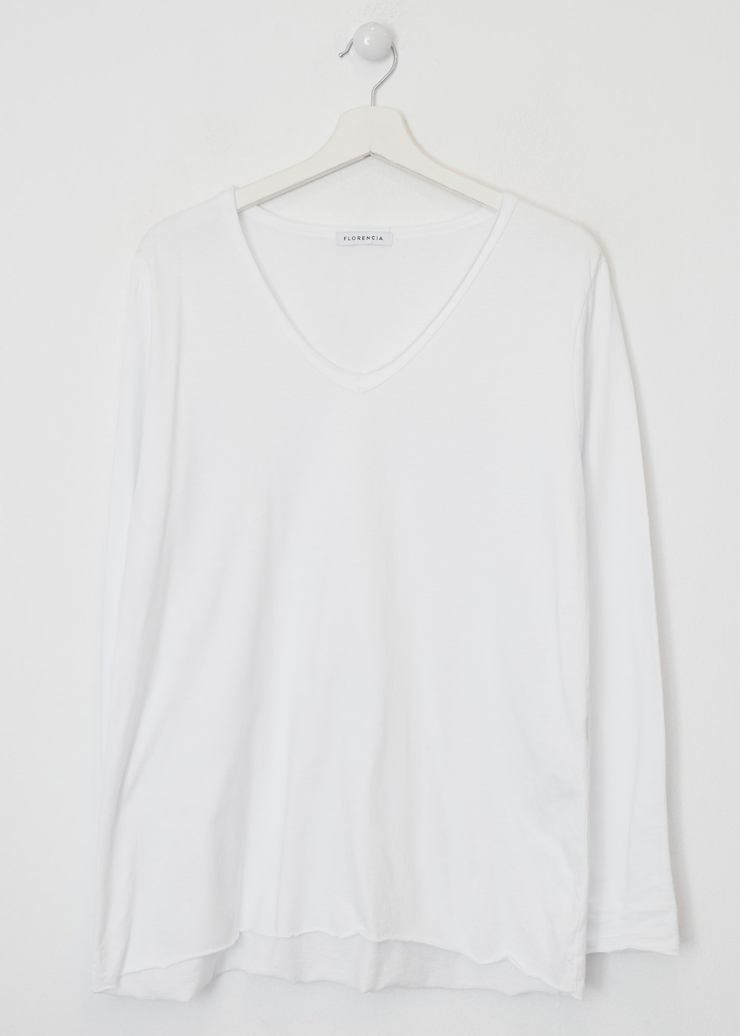 Camiseta básica cuello punta
